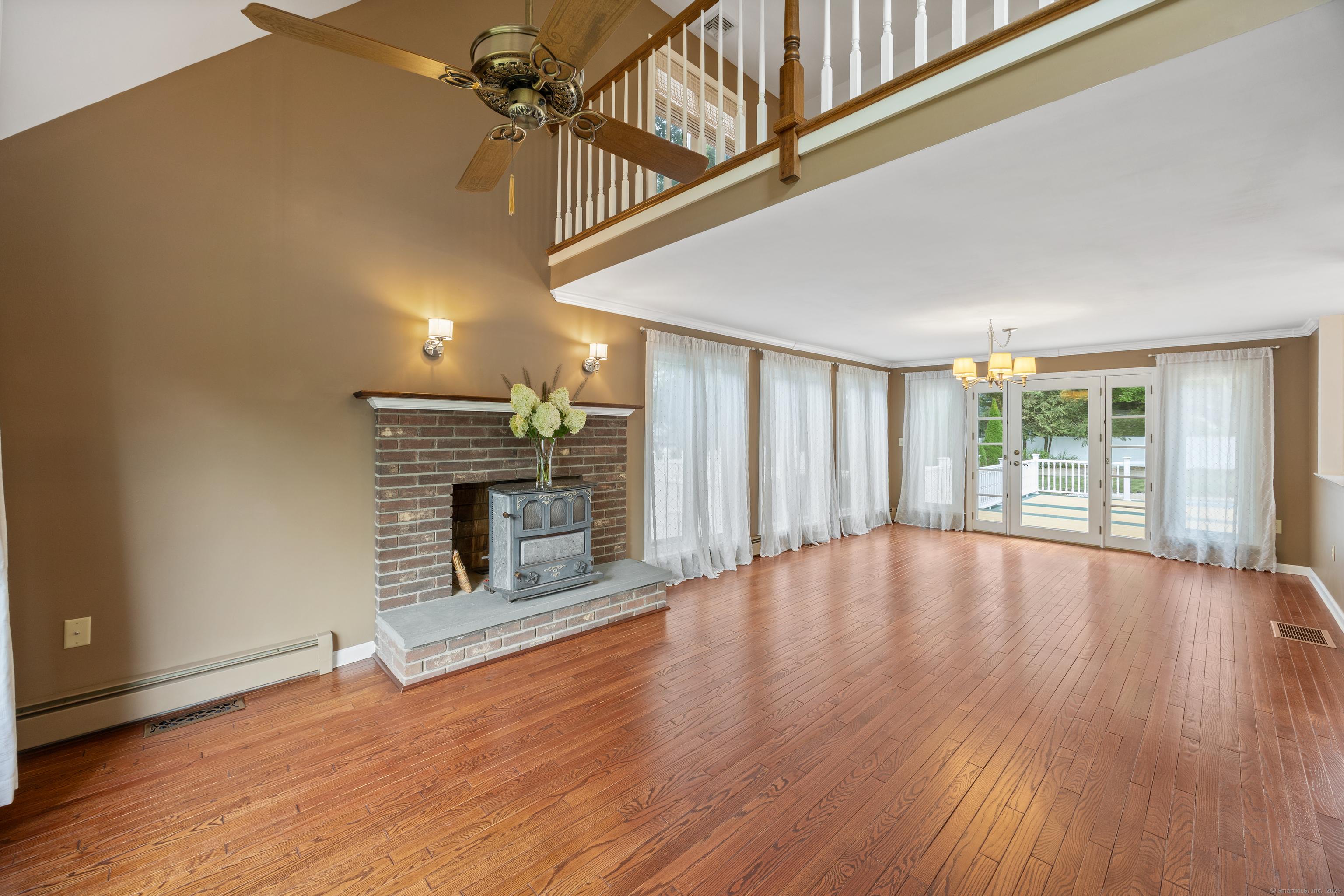 Southington, Connecticut, 06489, United States, 3 Bedrooms Bedrooms, ,3 BathroomsBathrooms,Residential,For Sale,1935376