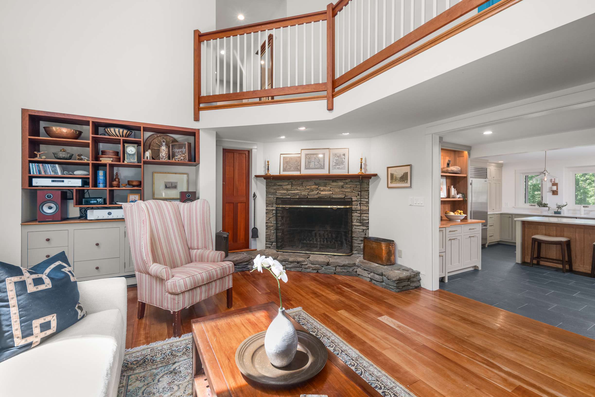  Elegant Shingled Maine Cottage with Modern Flair on 2.63 Acres in York - 物件實景