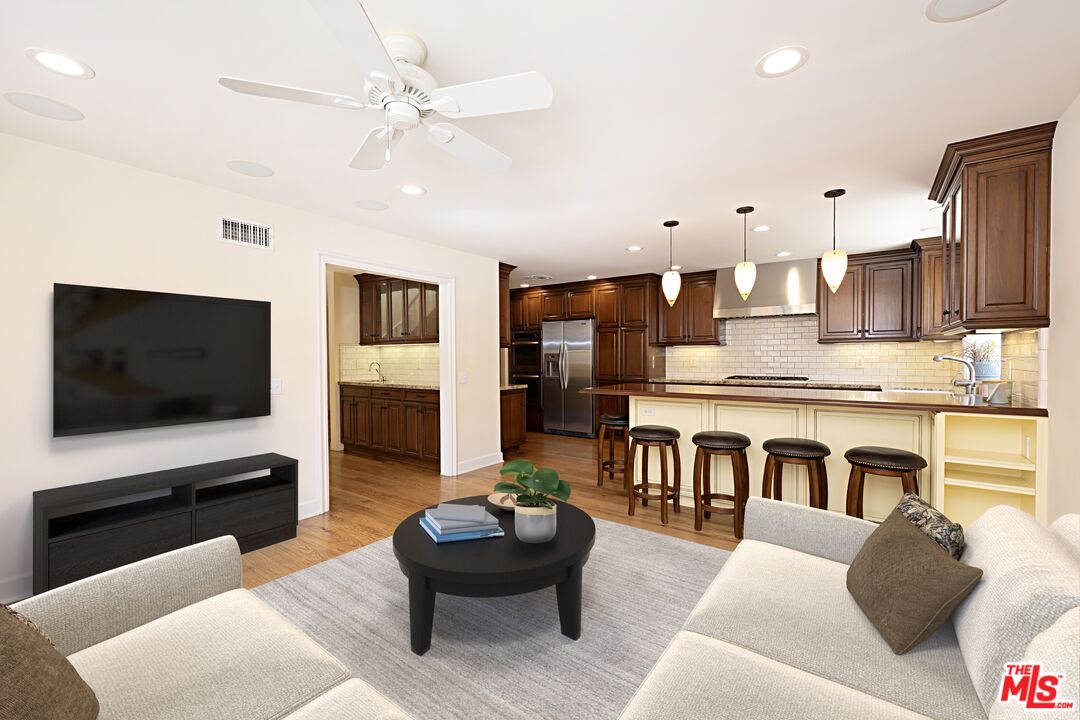 Pacific Palisades, California, 90272, United States, 3 Bedrooms Bedrooms, ,2 BathroomsBathrooms,Residential,For Sale,1926101