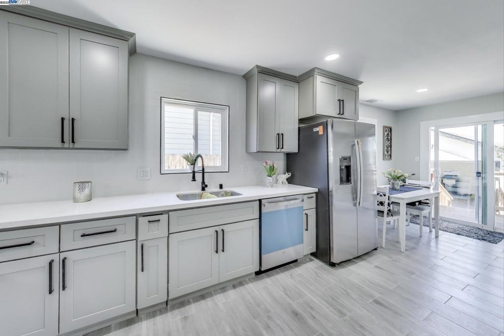 Martinez, California, 94553, United States, 4 Bedrooms Bedrooms, ,2 BathroomsBathrooms,Residential,For Sale,1985716