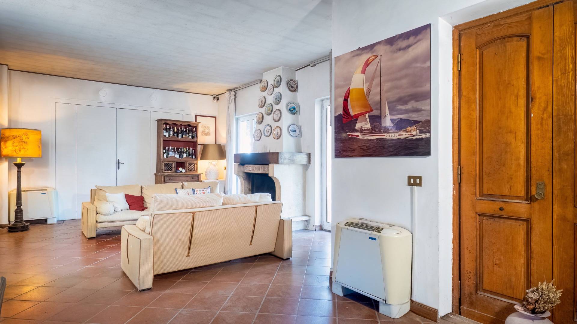 Roma, Roma, 00100, IT, 4 Bedrooms Bedrooms, ,4 BathroomsBathrooms,Residential,For Sale,1932410