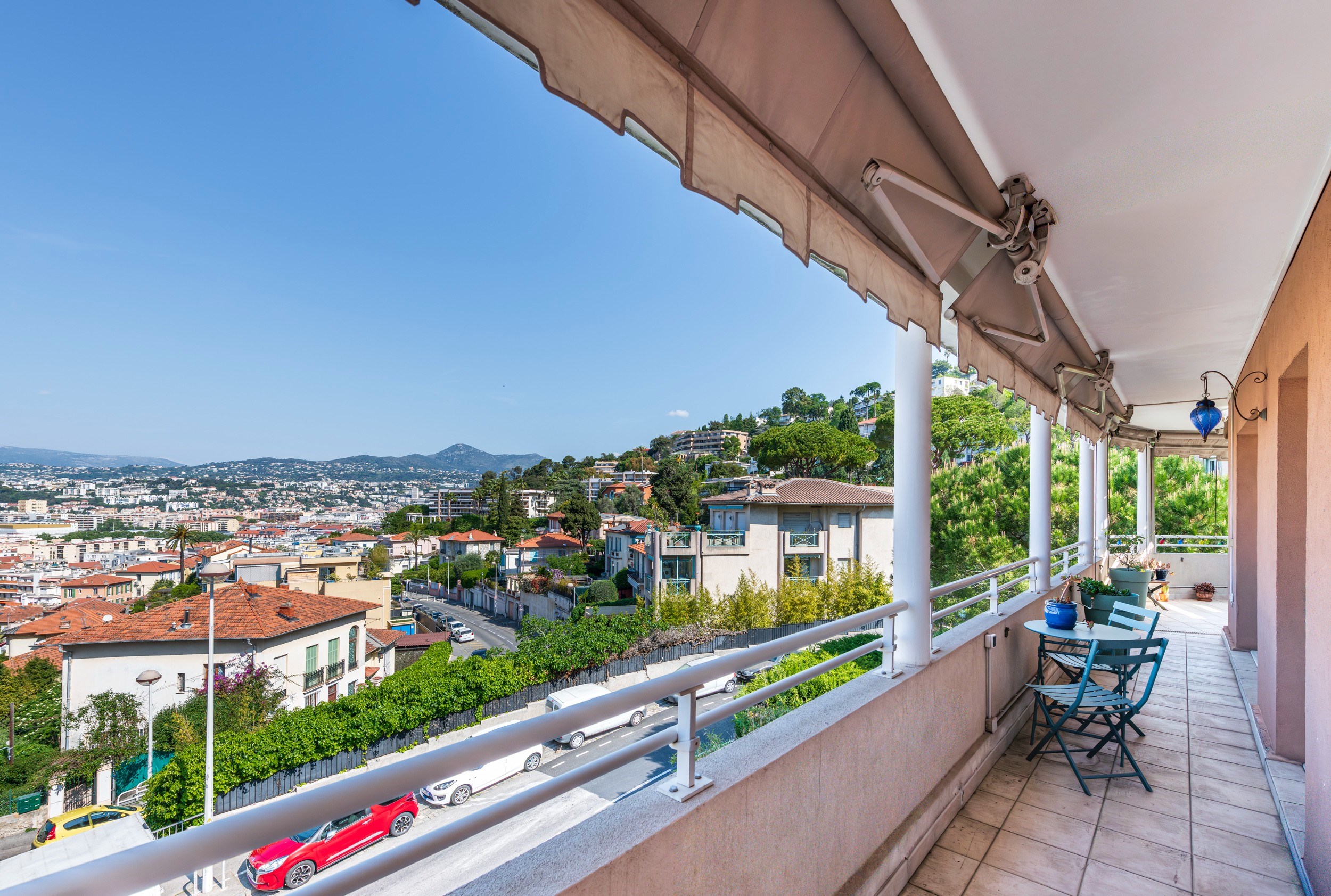  Nice Mont Boron top floor apartment with wraparound terrace and sea glimpse, Fr… - 物件實景