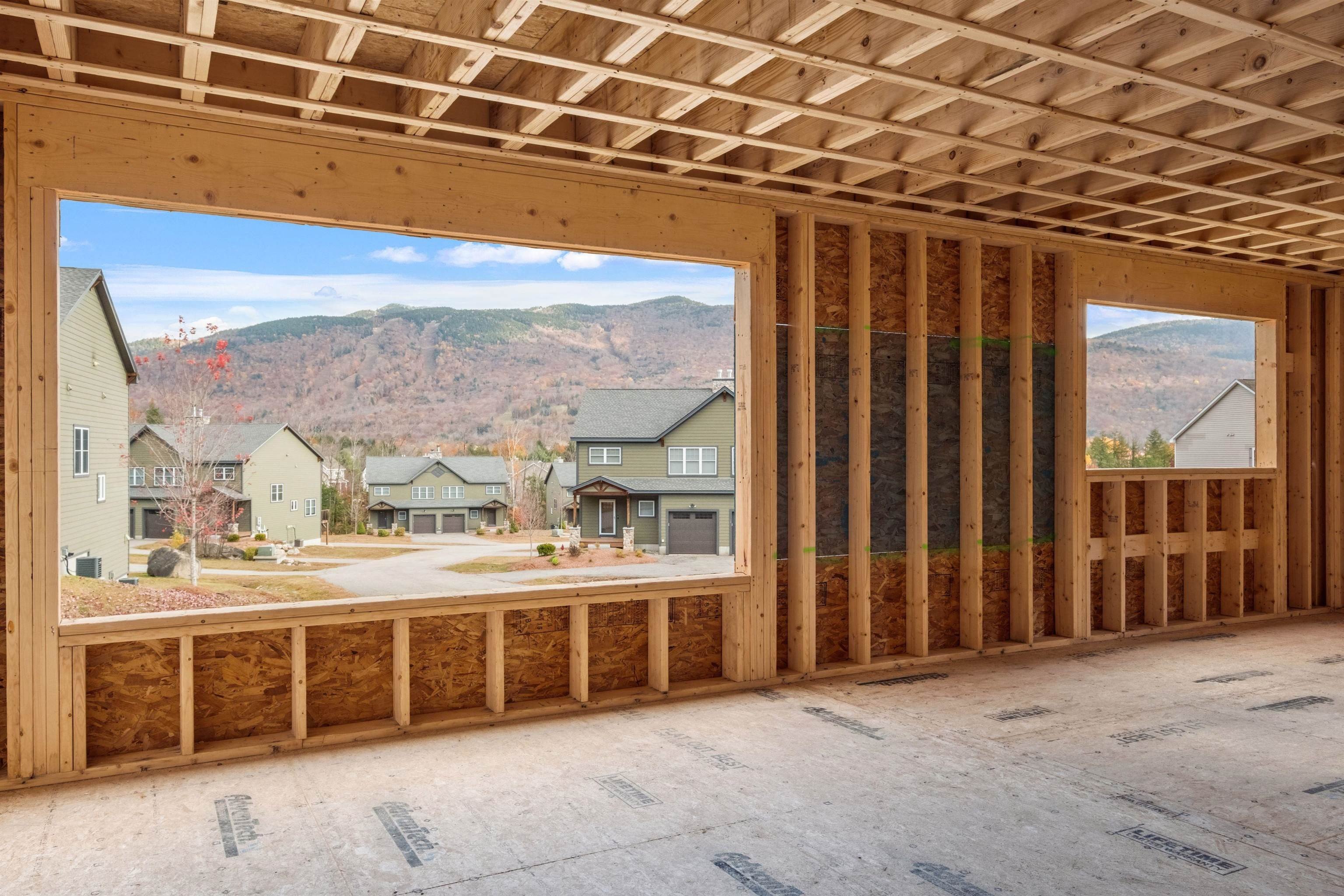 Lincoln, New Hampshire, 03251, United States, 5 Bedrooms Bedrooms, ,5 BathroomsBathrooms,Residential,For Sale,1978136