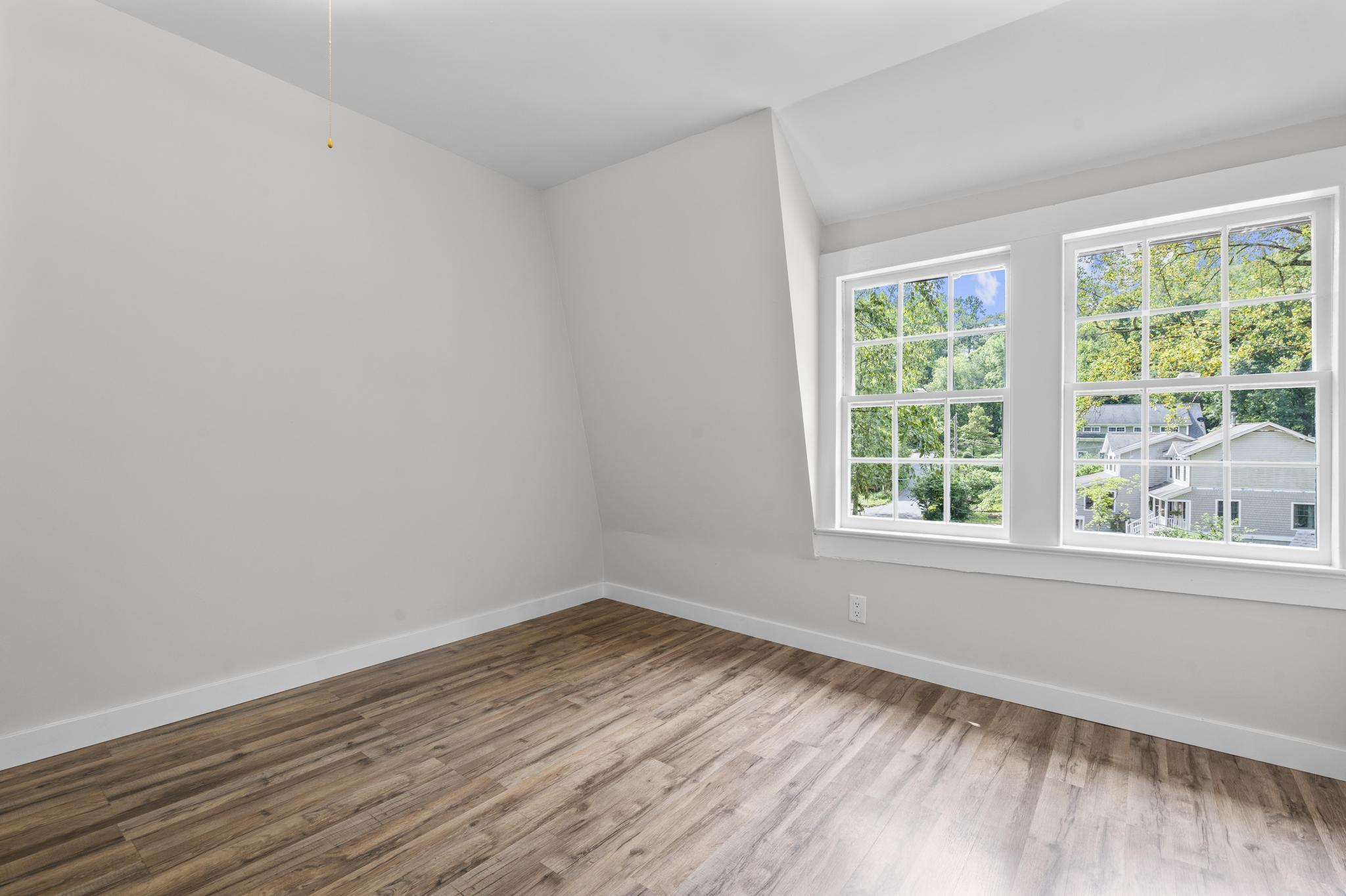 Newtown, Connecticut, 06482, United States, 4 Bedrooms Bedrooms, ,3 BathroomsBathrooms,Residential,For Sale,1991779