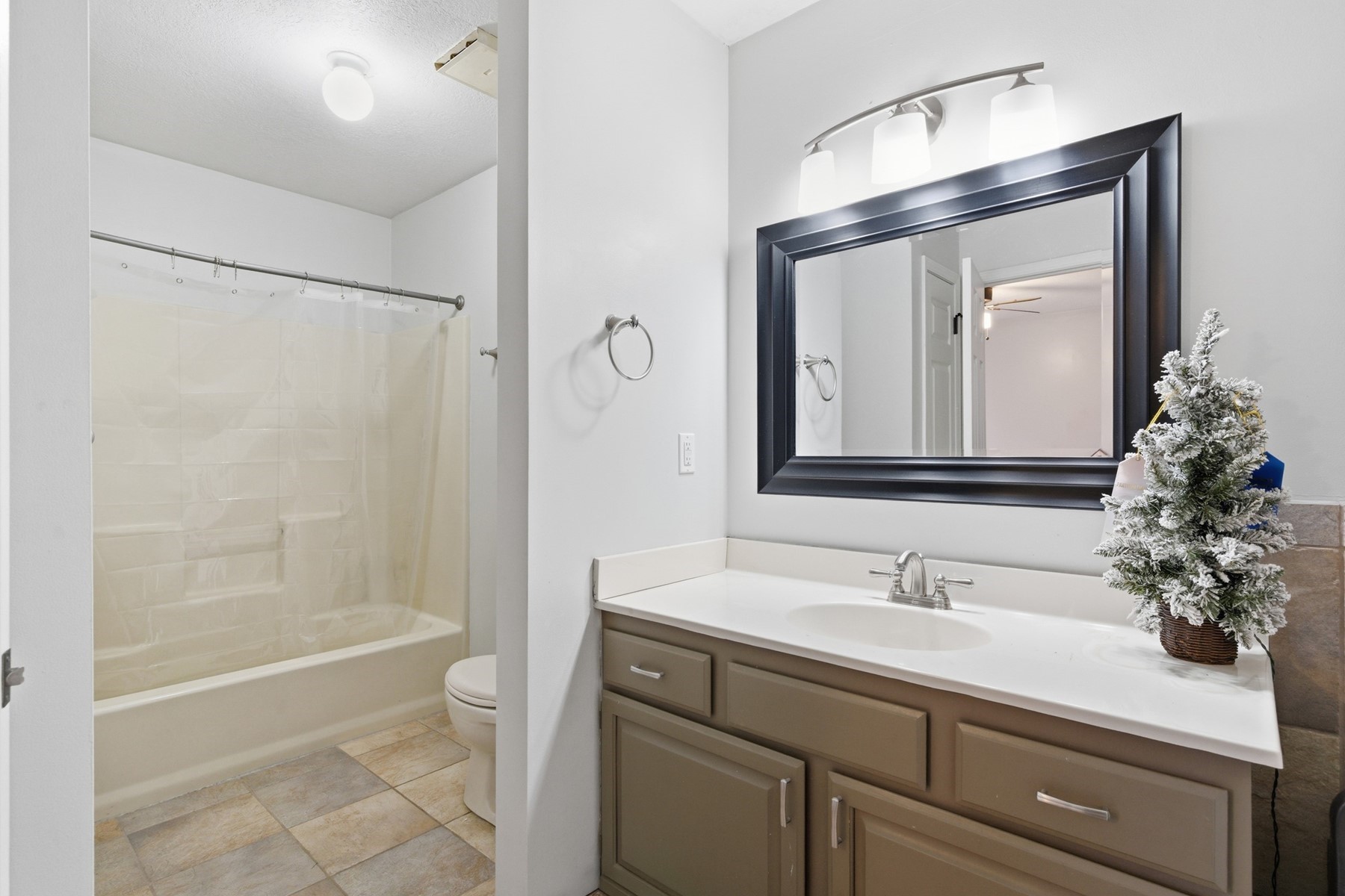  611 Ponder Point Dr - 物件實景