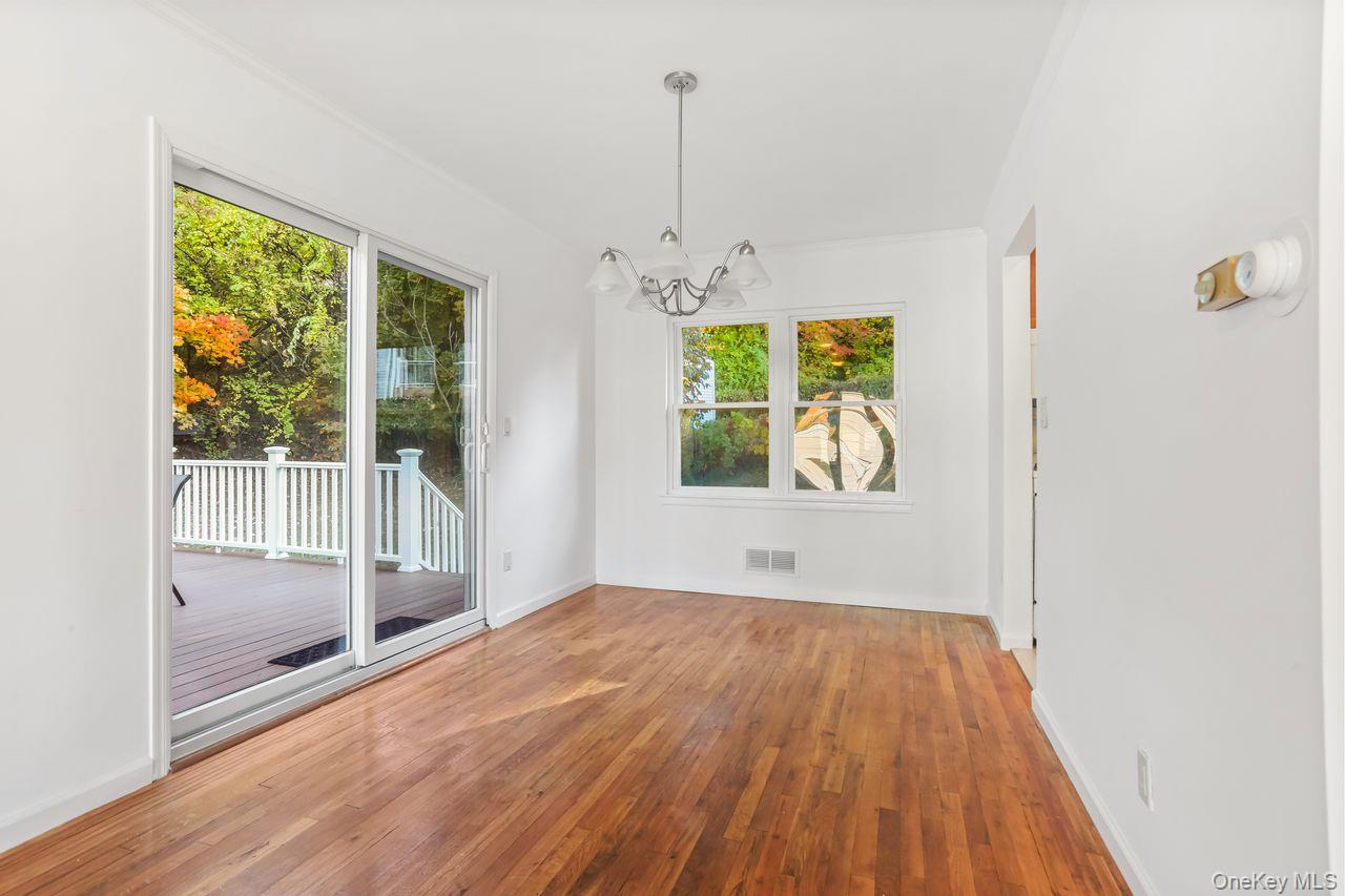 Yonkers, New York, 10710, United States, 4 Bedrooms Bedrooms, ,2 BathroomsBathrooms,Residential,For Sale,1991098