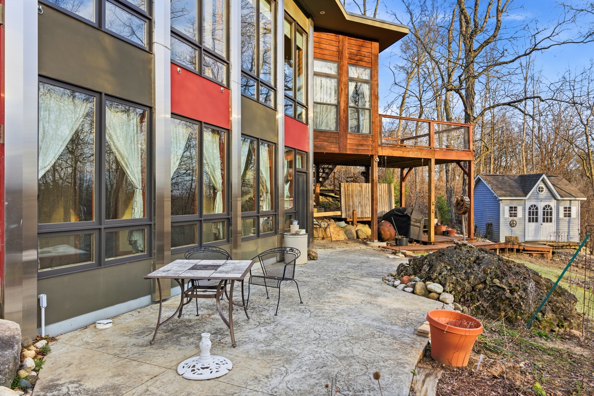  Unique Mid-Century Modern Retreat in a Private Wooded Setting - 物件實景