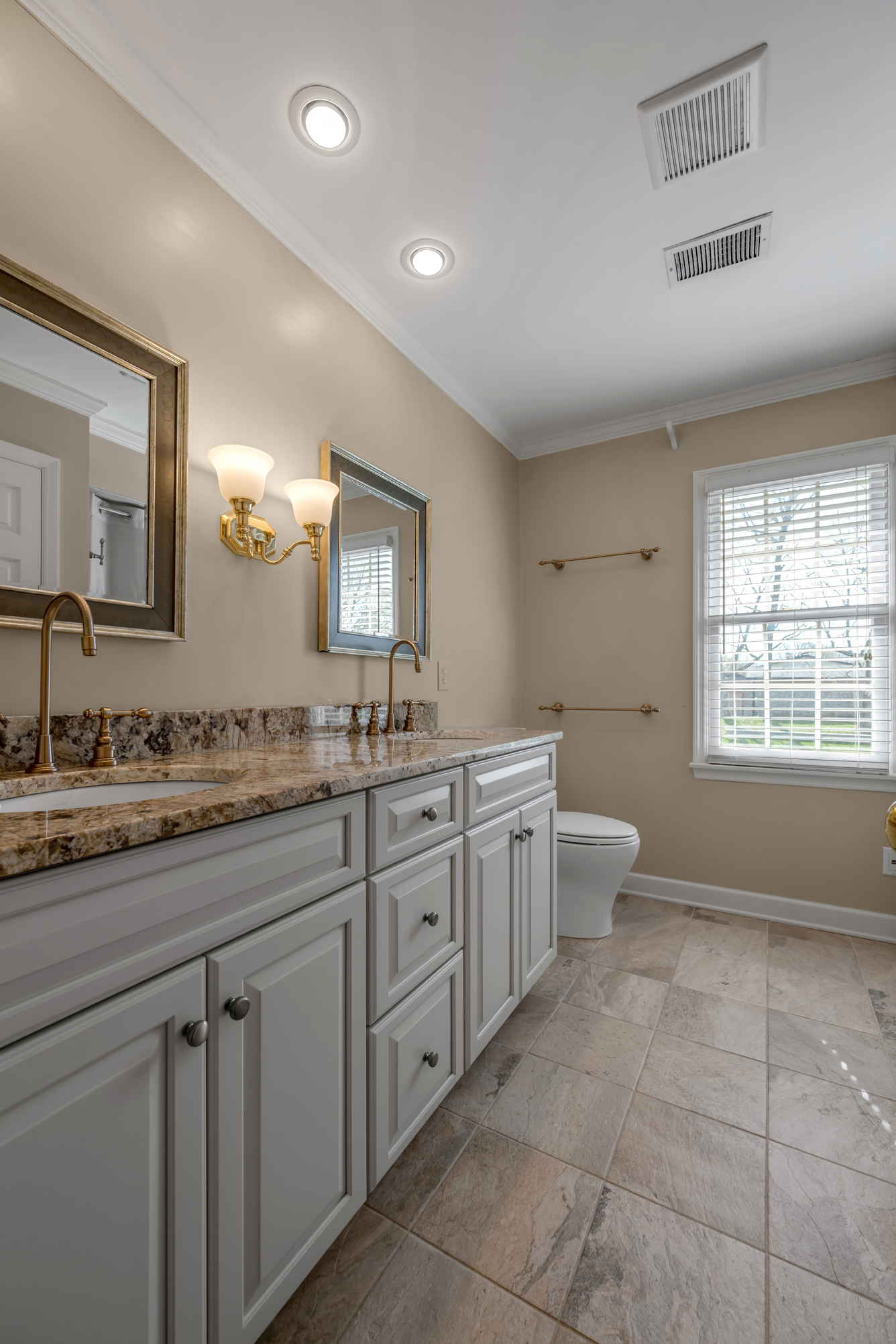  2071 Manor Drive - 物件實景