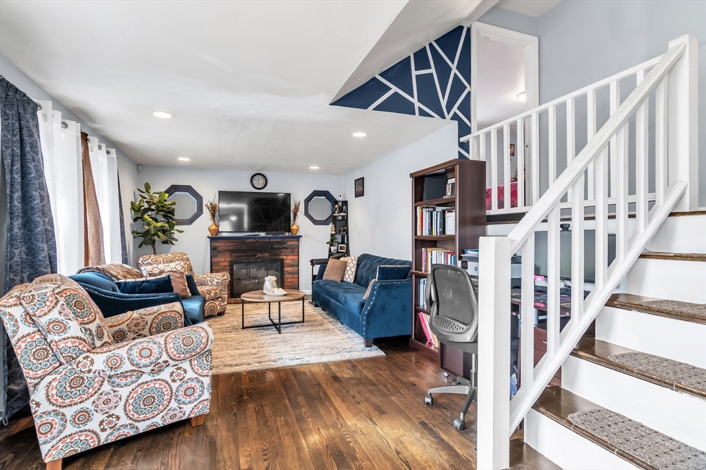 East Bridgewater, Massachusetts, 02333, United States, 3 Bedrooms Bedrooms, ,2 BathroomsBathrooms,Residential,For Sale,2009989