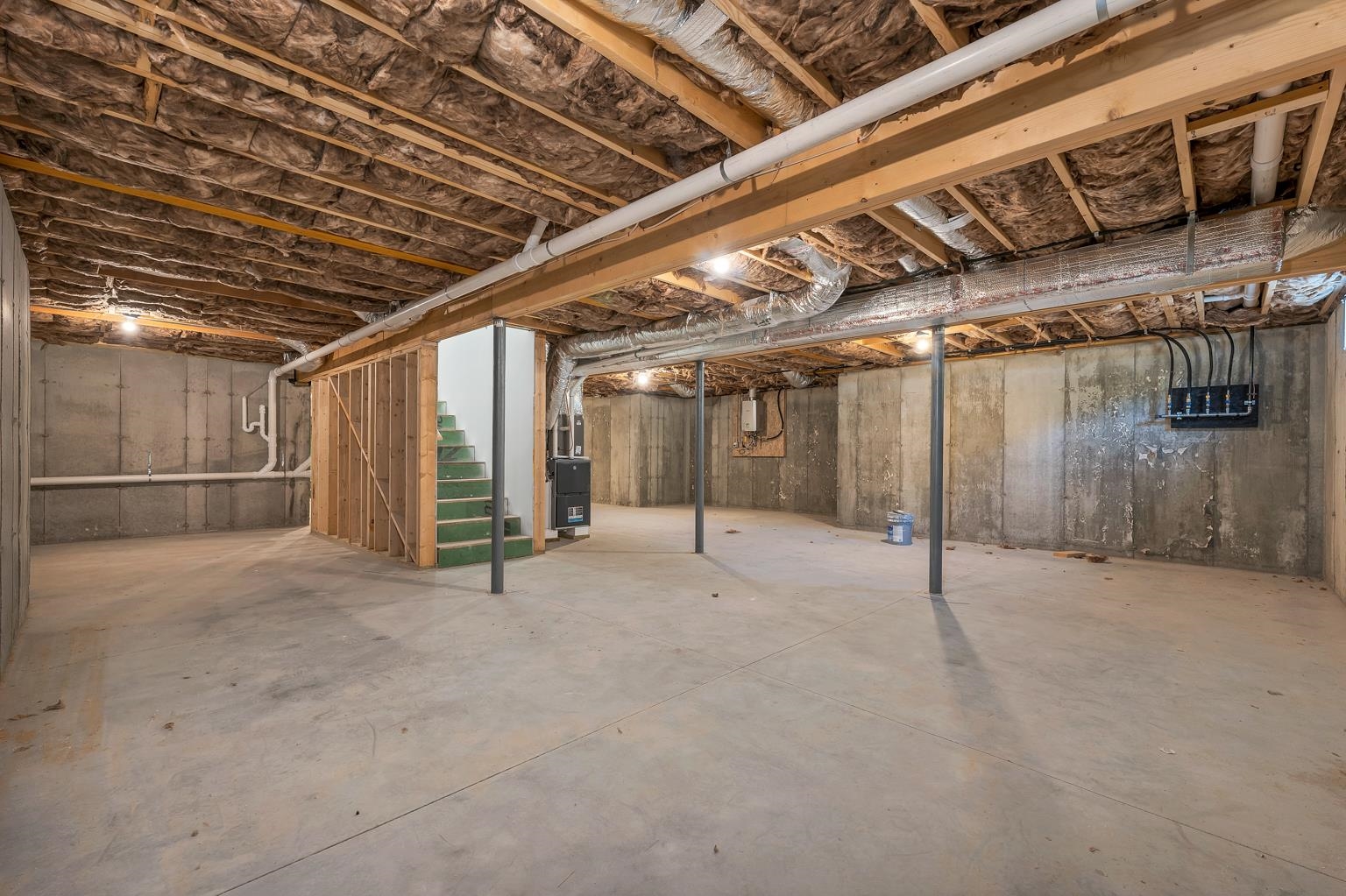 Laconia, New Hampshire, 03246, United States, 3 Bedrooms Bedrooms, ,3 BathroomsBathrooms,Residential,For Sale,1932606