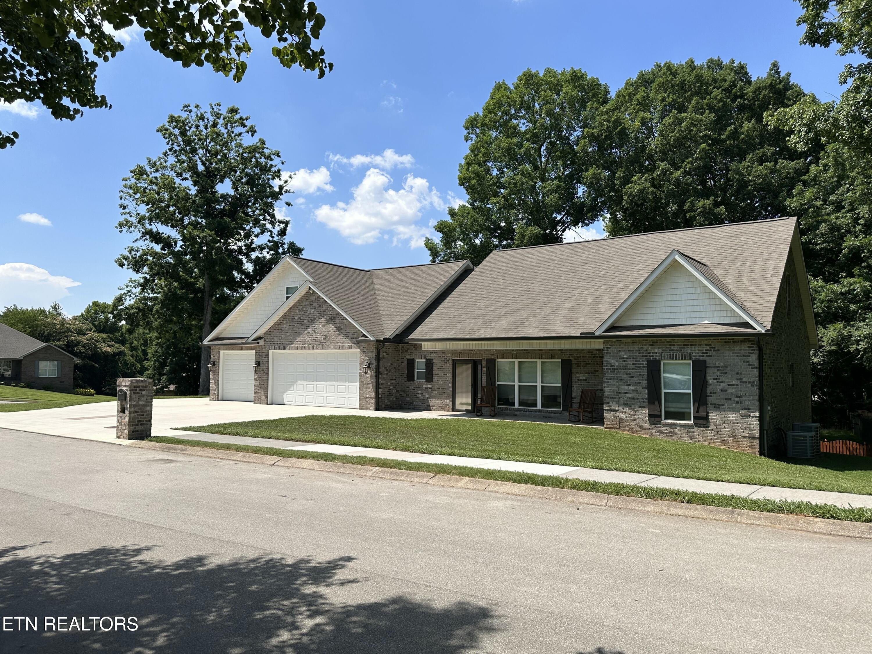 Maryville, Tennessee, 37804, United States, 5 Bedrooms Bedrooms, ,3 BathroomsBathrooms,Residential,For Sale,1927835