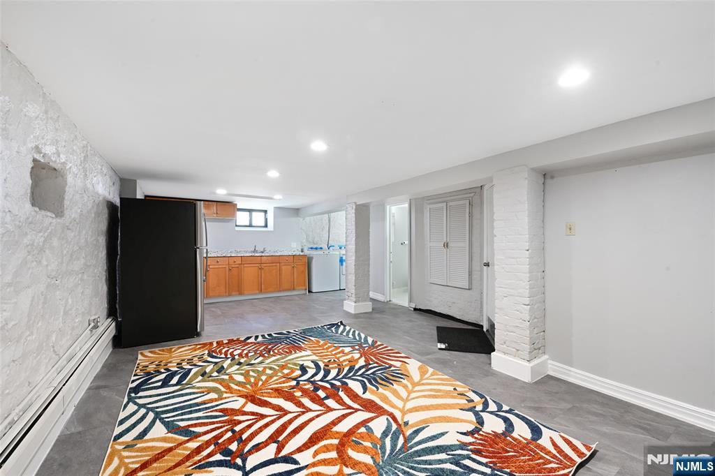 Jersey City, New Jersey, 07306, United States, 9 Bedrooms Bedrooms, ,6 BathroomsBathrooms,Residential,For Sale,1926264