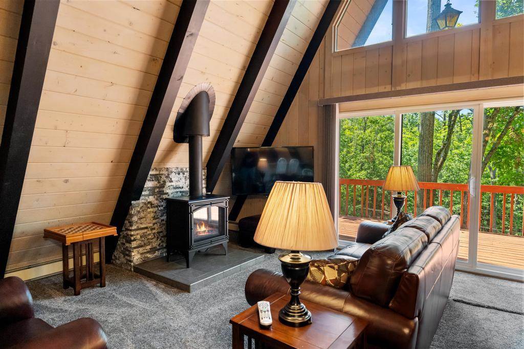 Harbor Springs, Michigan, 49740, United States, 2 Bedrooms Bedrooms, ,2 BathroomsBathrooms,Residential,For Sale,1901422