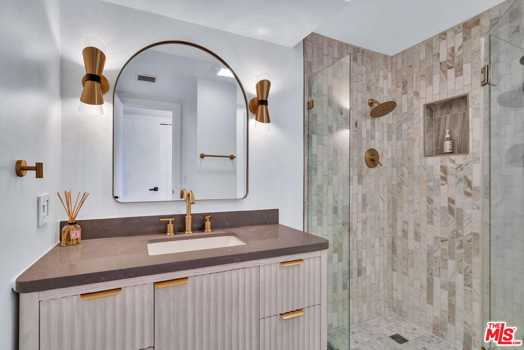 Los Angeles, California, 90024, United States, 2 Bedrooms Bedrooms, ,2 BathroomsBathrooms,Residential,For Sale,1891333