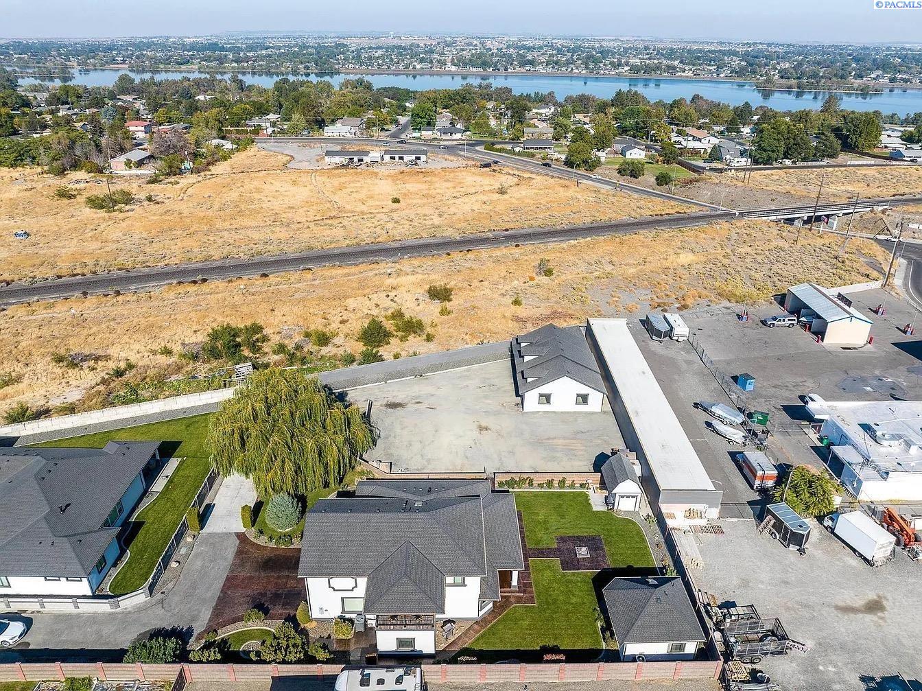 Kennewick, Washington, 99336, United States, 7 Bedrooms Bedrooms, ,7 BathroomsBathrooms,Residential,For Sale,1990805