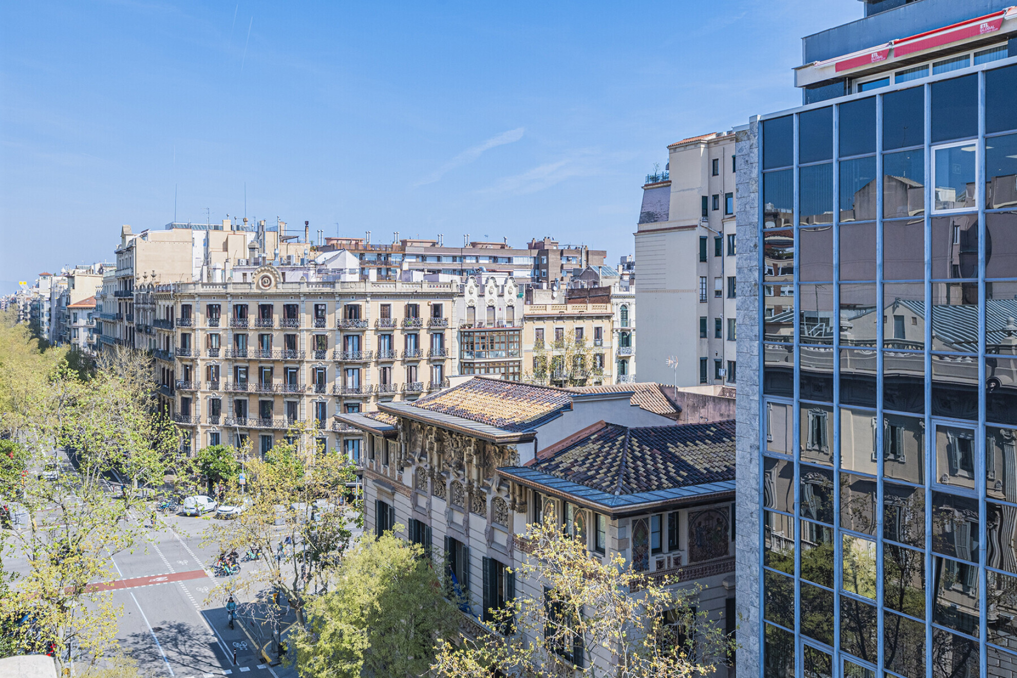  Elegant refurbished apartment of 221 m² in the Quadrat d