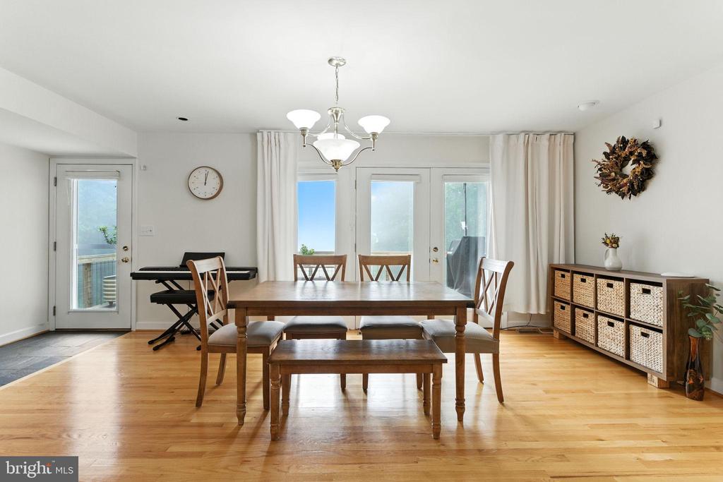 Chester Gap, Virginia, 22623, United States, 4 Bedrooms Bedrooms, ,4 BathroomsBathrooms,Residential,For Sale,1980820