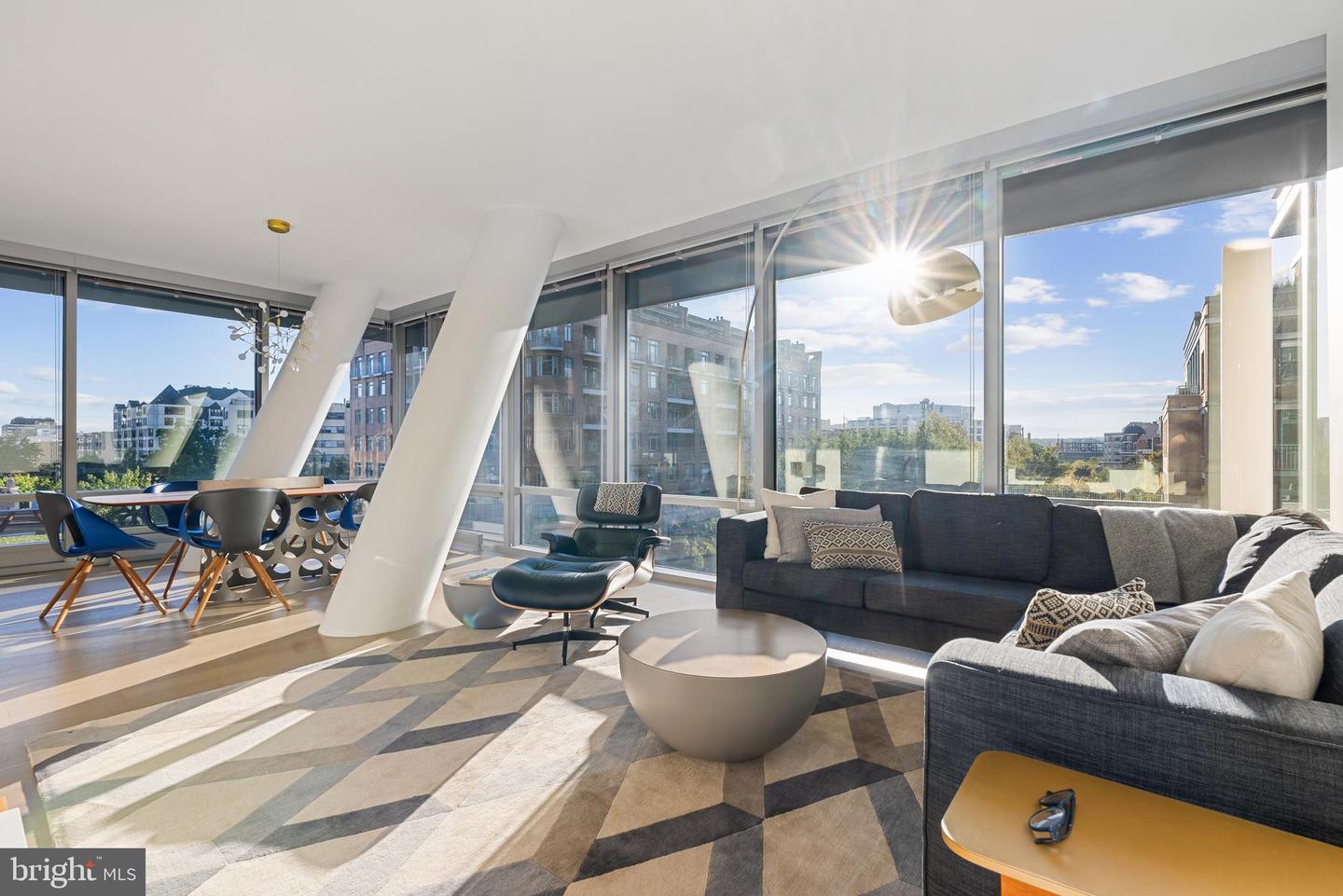 Washington, District of Columbia, 20037, United States, 3 Bedrooms Bedrooms, ,3 BathroomsBathrooms,Residential,For Sale,1961771