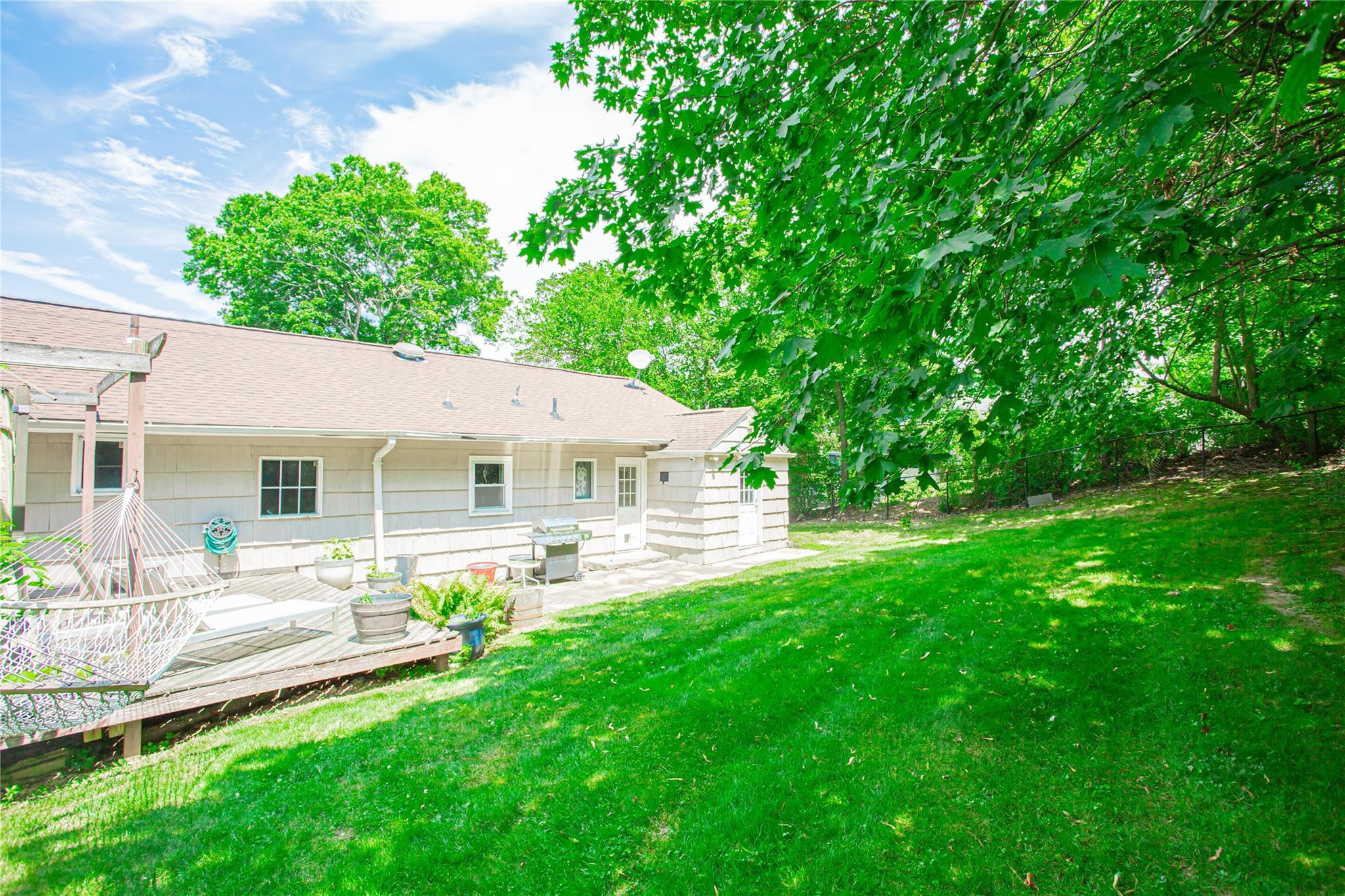 Huntington, New York, 11743, United States, 2 Bedrooms Bedrooms, ,2 BathroomsBathrooms,Residential,For Sale,1847345