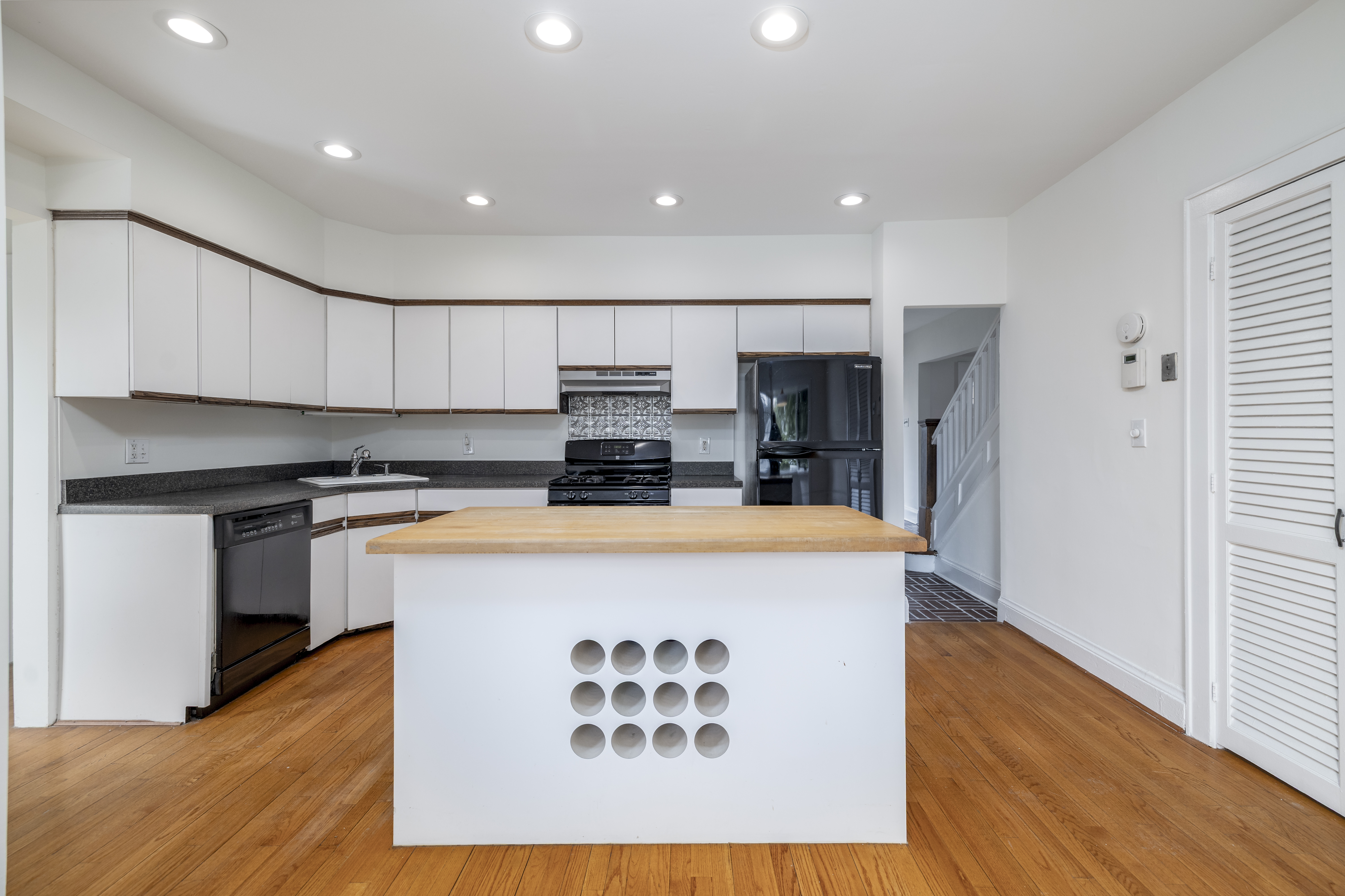  215 Lakeview Avenue, Rockville Centre, NY, 11570 - 物件實景