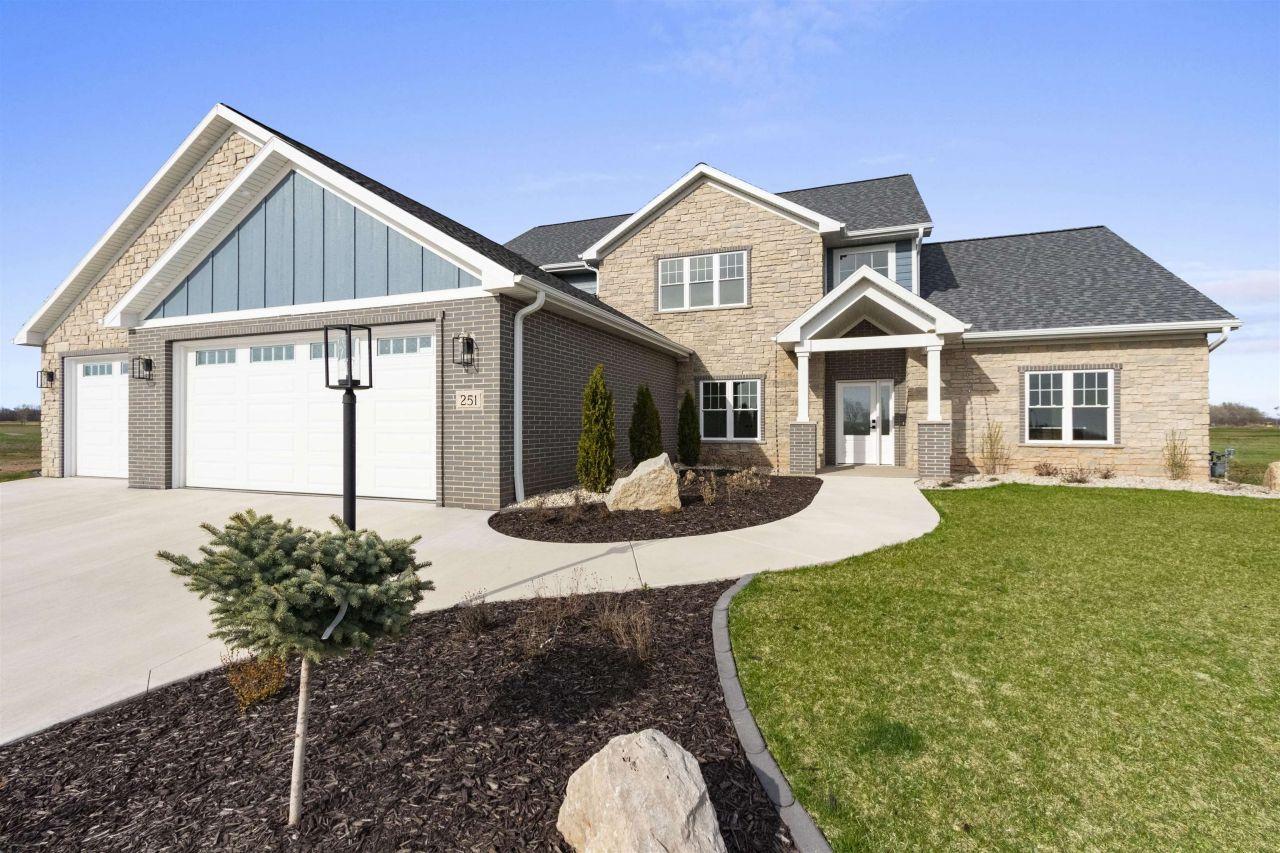 WRIGHTSTOWN, Wisconsin, 54180, United States, 4 Bedrooms Bedrooms, ,3 BathroomsBathrooms,Residential,For Sale,1721117