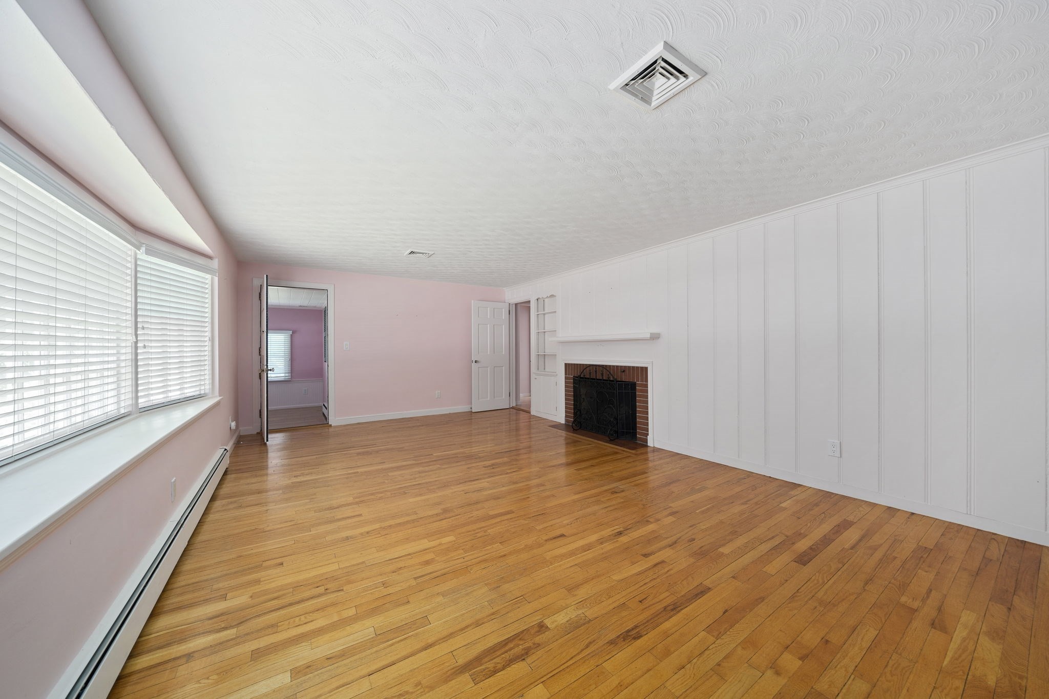 Braintree, Massachusetts, 02184, United States, 2 Bedrooms Bedrooms, ,2 BathroomsBathrooms,Residential,For Sale,1899290