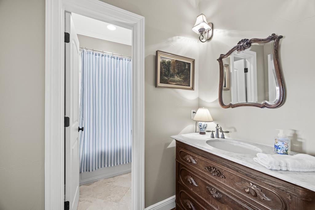 Kerrville, Texas, 78028, United States, 6 Bedrooms Bedrooms, ,6 BathroomsBathrooms,Residential,For Sale,1980458