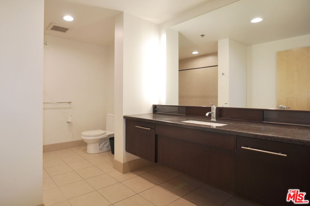 Los Angeles, California, 90015, United States, 1 Bedroom Bedrooms, ,1 BathroomBathrooms,Residential,For Sale,1911768