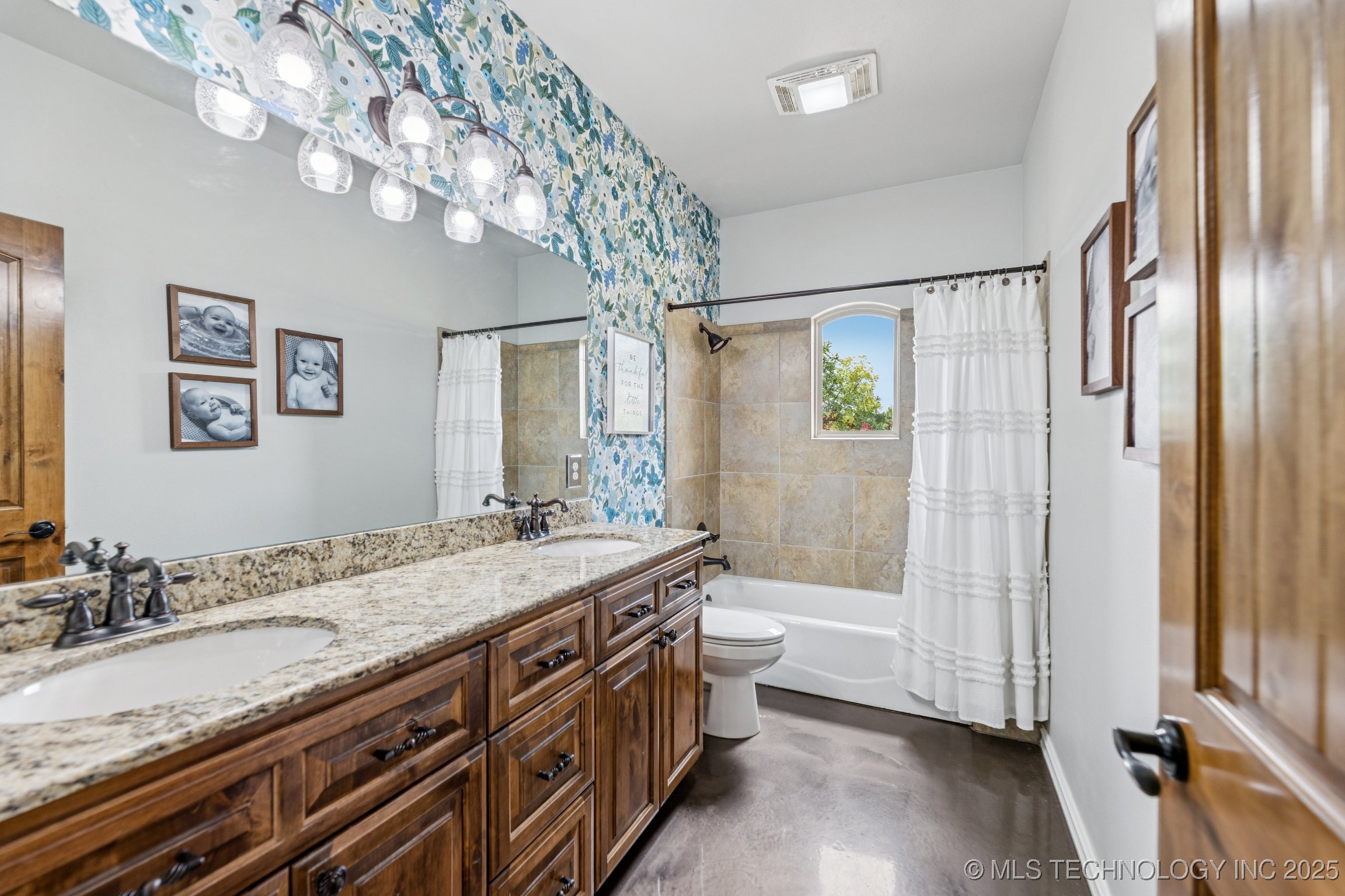 Sapulpa, Oklahoma, 74066, United States, 4 Bedrooms Bedrooms, ,4 BathroomsBathrooms,Residential,For Sale,1940003