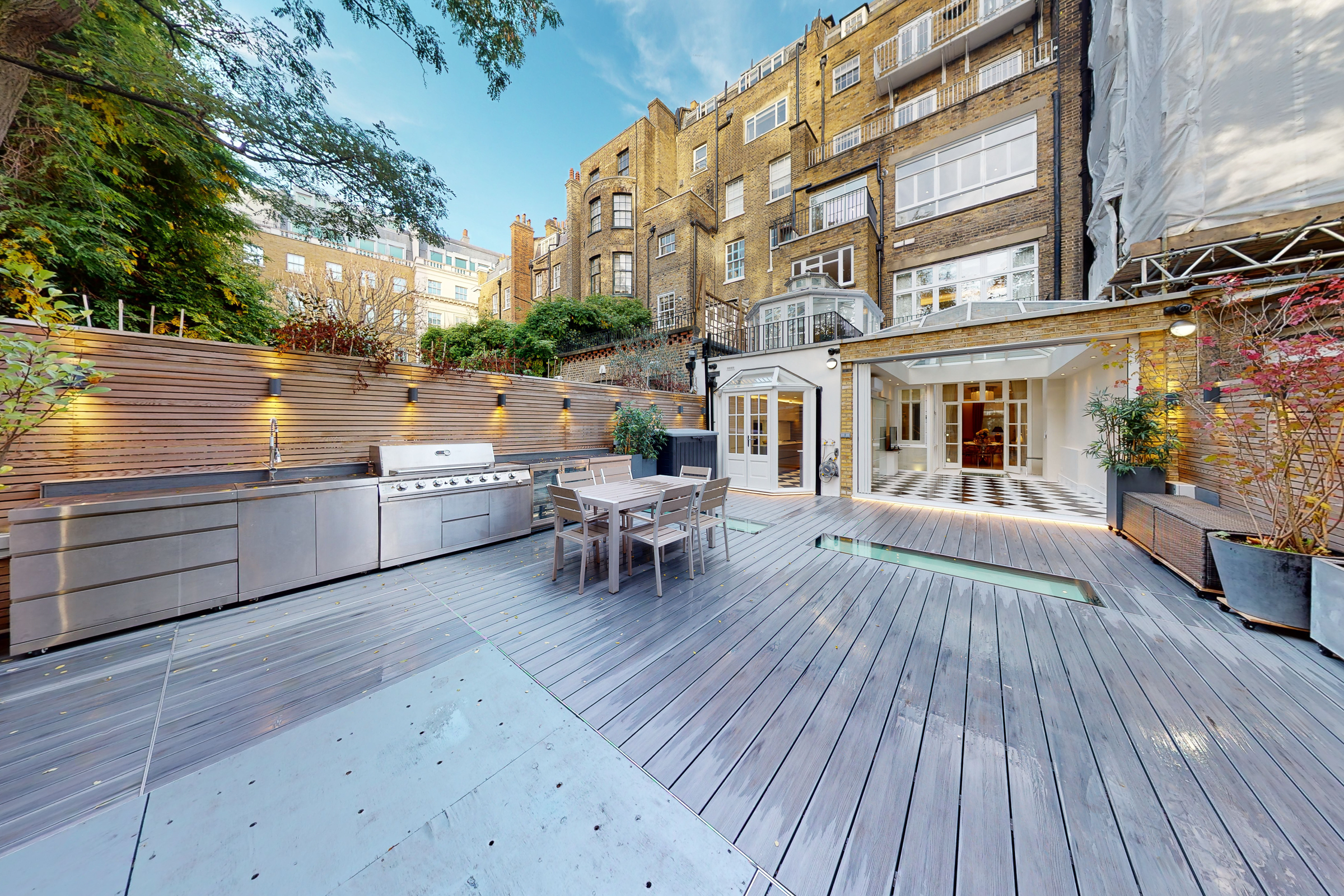  A Knightsbridge Building with a Garden Maisonette and Three Upper Residences - 物件實景