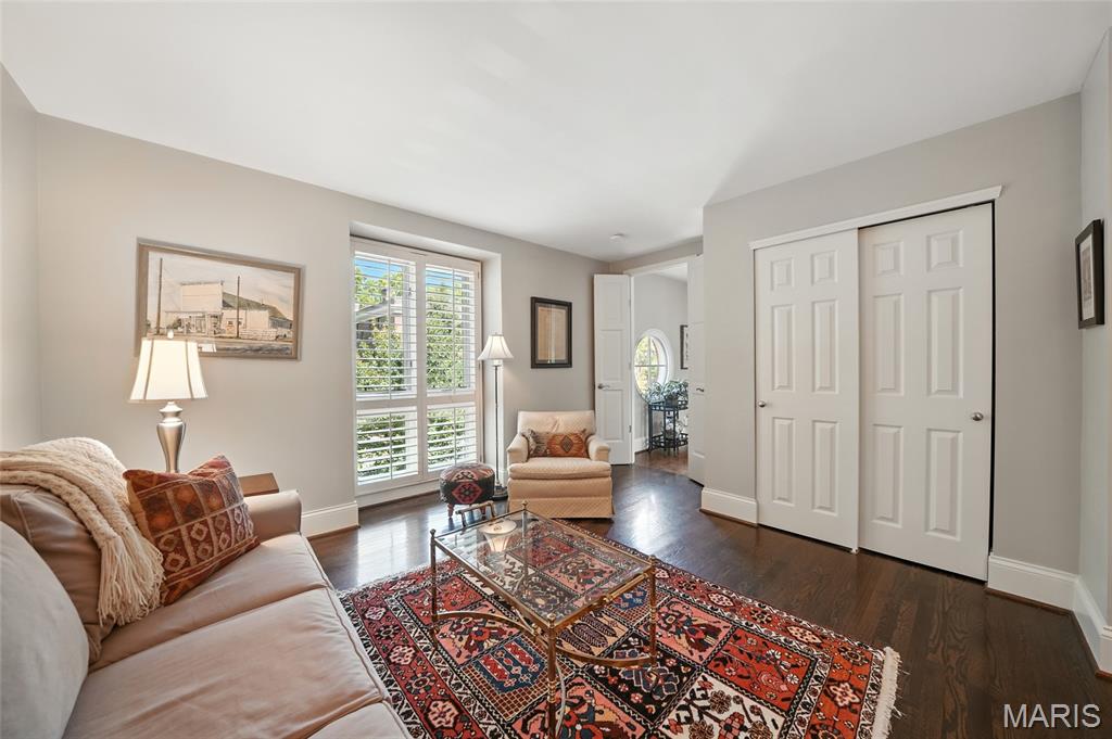 St Louis, Missouri, 63108, United States, 4 Bedrooms Bedrooms, ,5 BathroomsBathrooms,Residential,For Sale,1941664