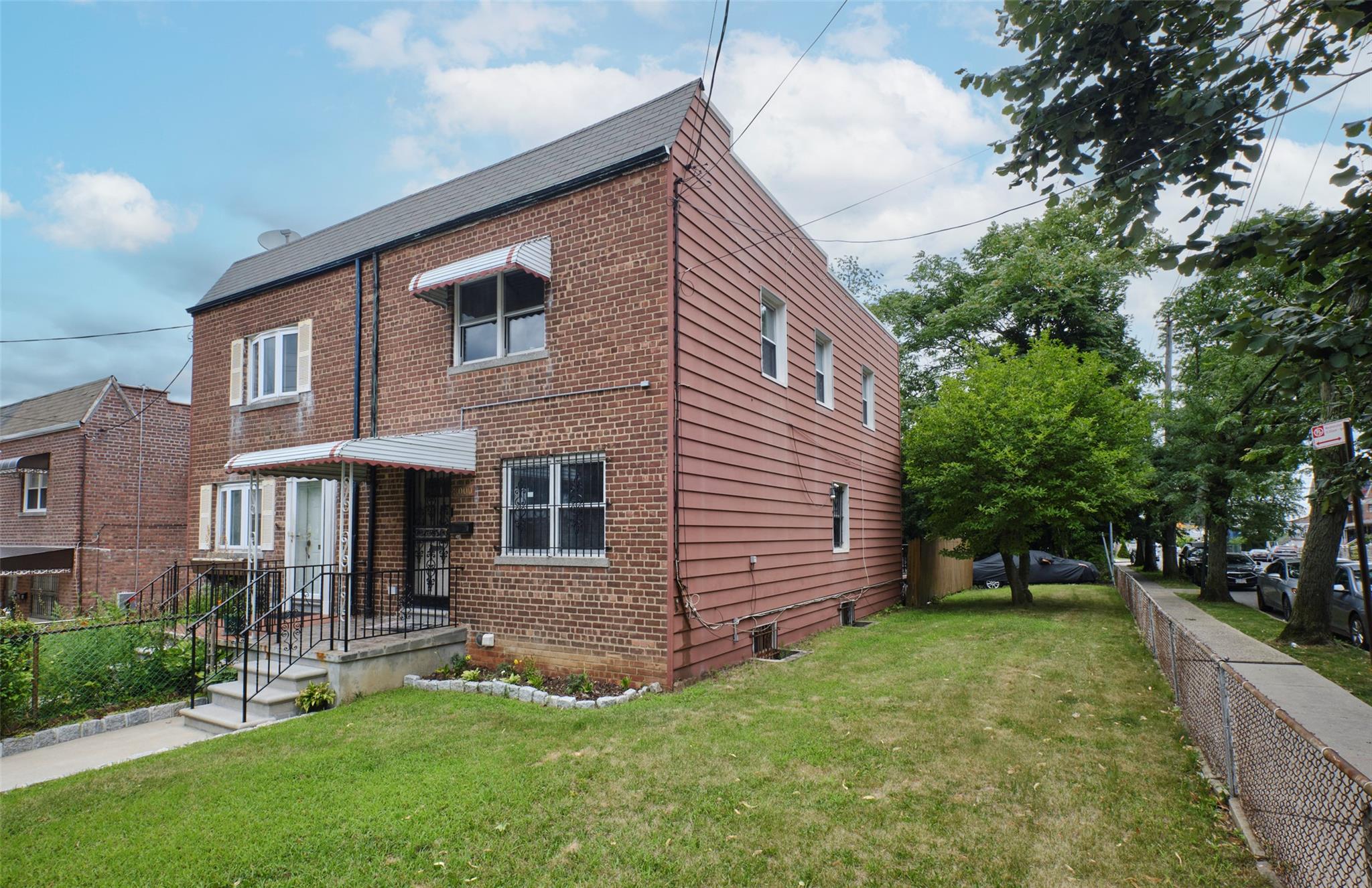 Bronx, New York, 10469, United States, 3 Bedrooms Bedrooms, ,3 BathroomsBathrooms,Residential,For Sale,1907076