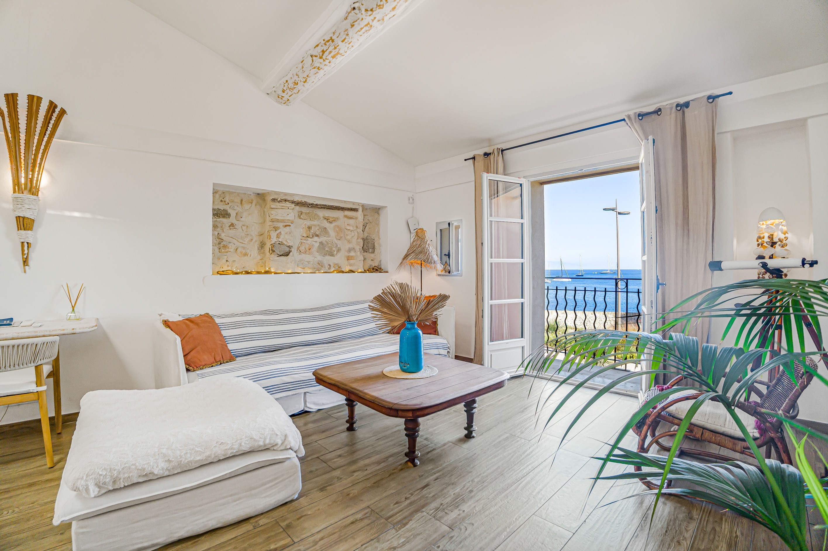  A rare address on the ramparts of Old Antibes, overlooking the Mediterranean - 物件實景
