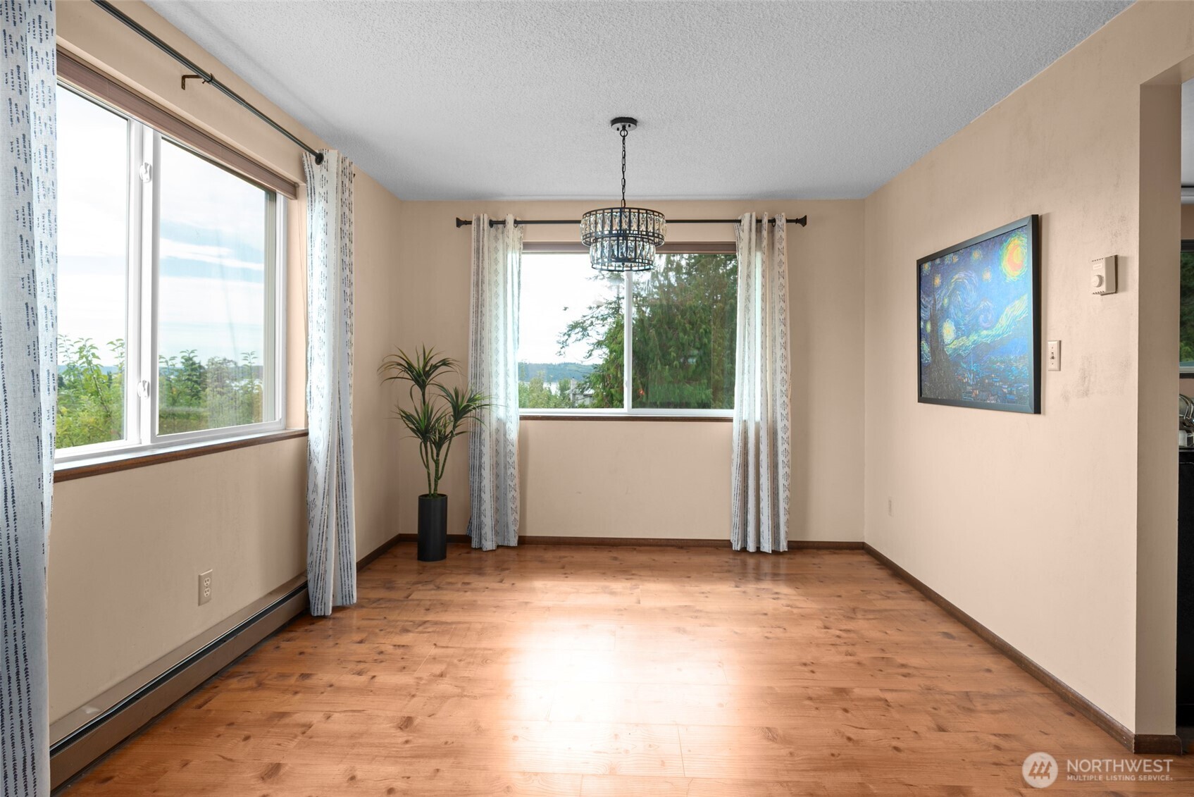 Oak Harbor, Washington, 98277, United States, 4 Bedrooms Bedrooms, ,1 BathroomBathrooms,Residential,For Sale,1926179