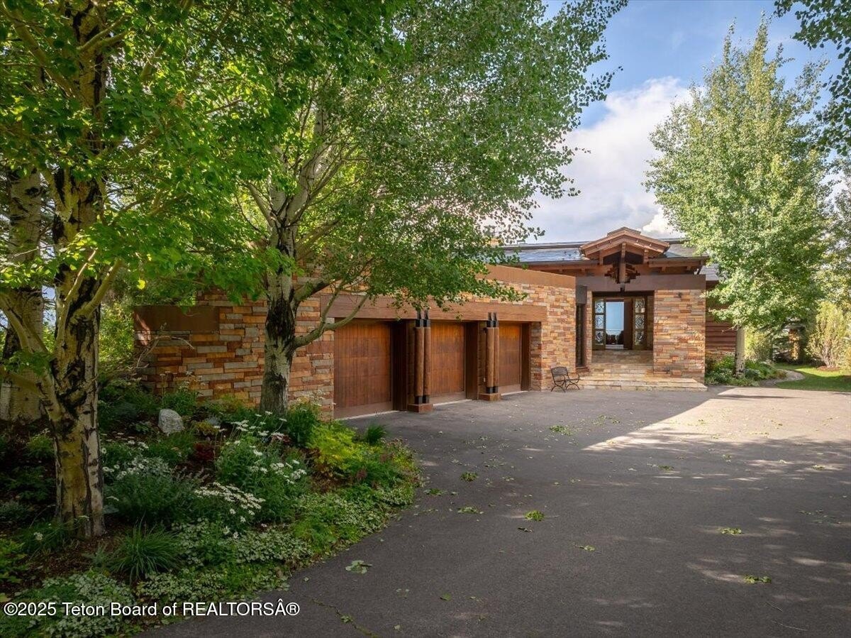 Jackson, Wyoming, 83001, United States, 4 Bedrooms Bedrooms, ,5 BathroomsBathrooms,Residential,For Sale,1851066