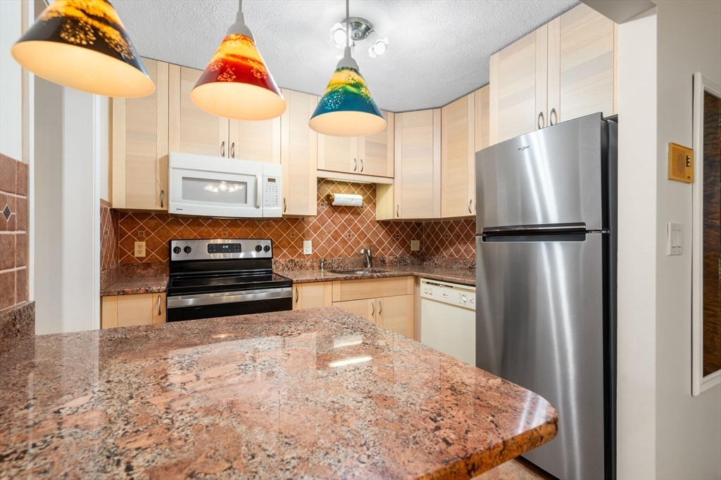 Newton, Massachusetts, 02459, United States, 2 Bedrooms Bedrooms, ,2 BathroomsBathrooms,Residential,For Sale,1941065
