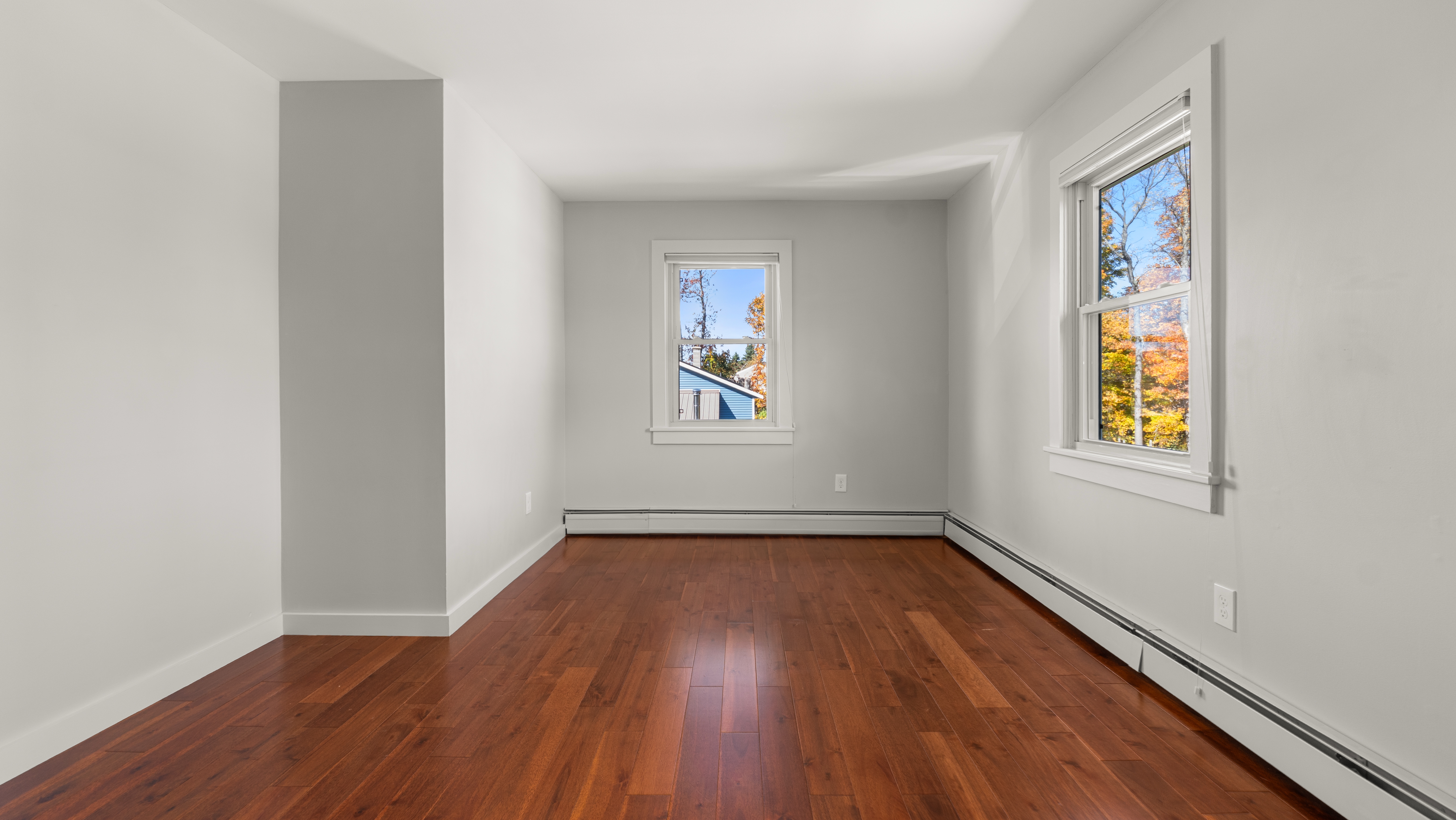  Move-In Ready Pittsfield Raised Ranch  Updated 3-Bed with Heated 3-Bay Detached - 物件實景