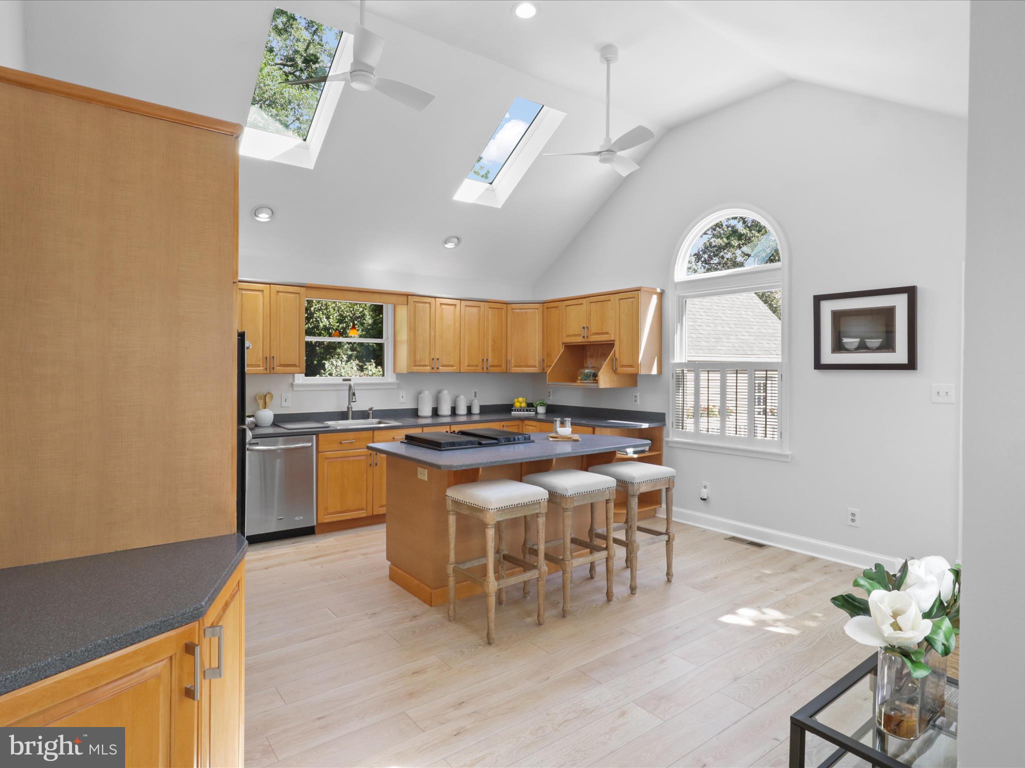 Arlington, Virginia, 22207, United States, 3 Bedrooms Bedrooms, ,3 BathroomsBathrooms,Residential,For Sale,1979007