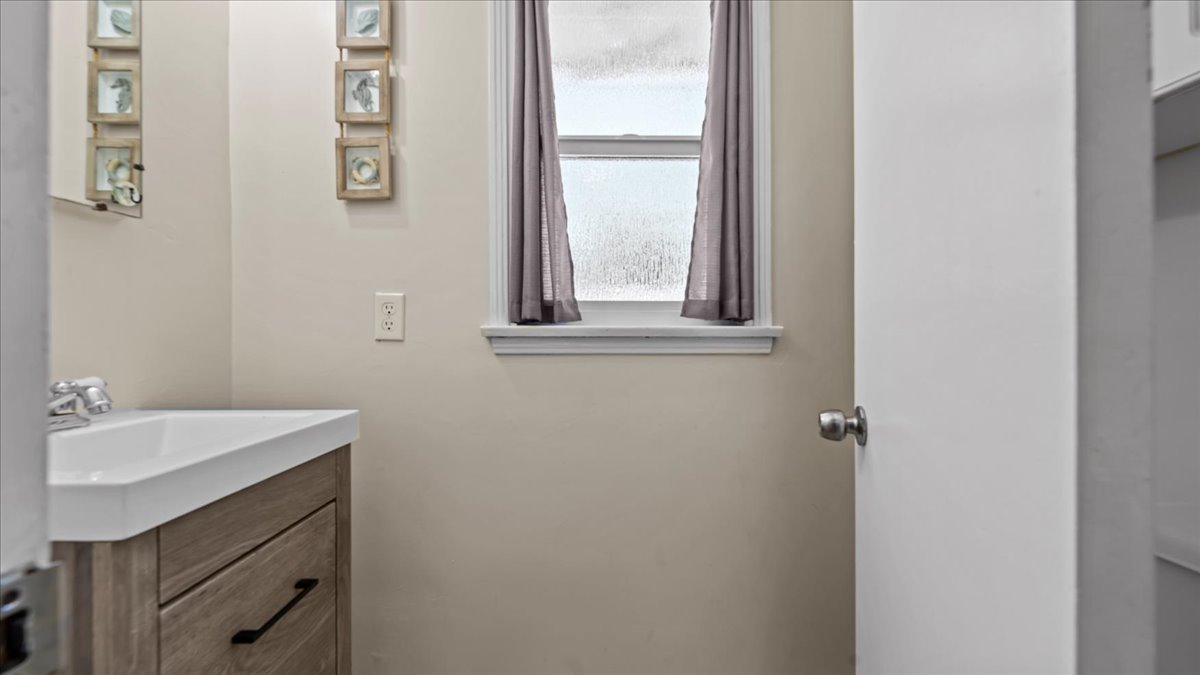 San Bernardino, California, 92404, United States, 3 Bedrooms Bedrooms, ,2 BathroomsBathrooms,Residential,For Sale,1990430