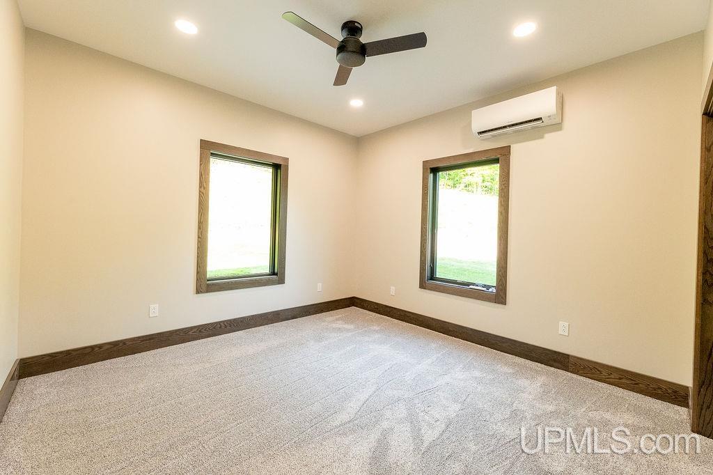 Houghton, Michigan, 49931, United States, 3 Bedrooms Bedrooms, ,3 BathroomsBathrooms,Residential,For Sale,1826025