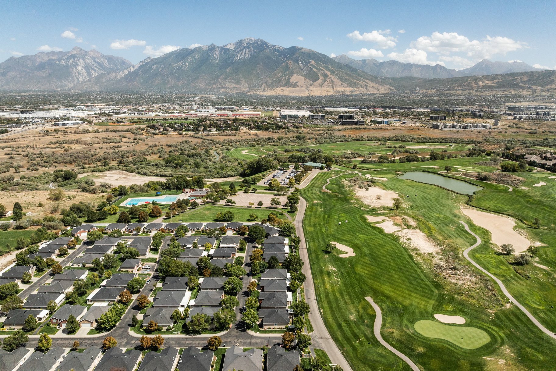  Private Community by Riverbend Golf Course - 物件實景