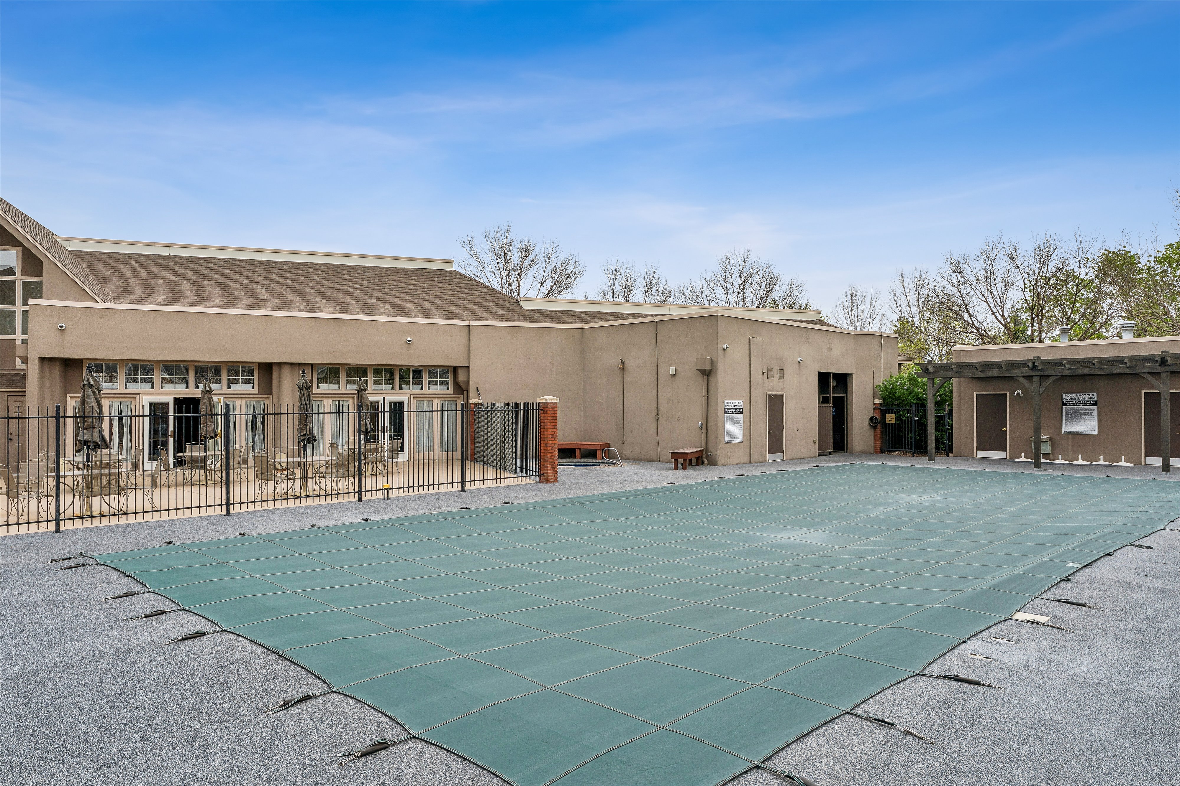  First Floor Corner Unit Condo in 55+ Centennial at Riverwalk in Littleton - 物件實景