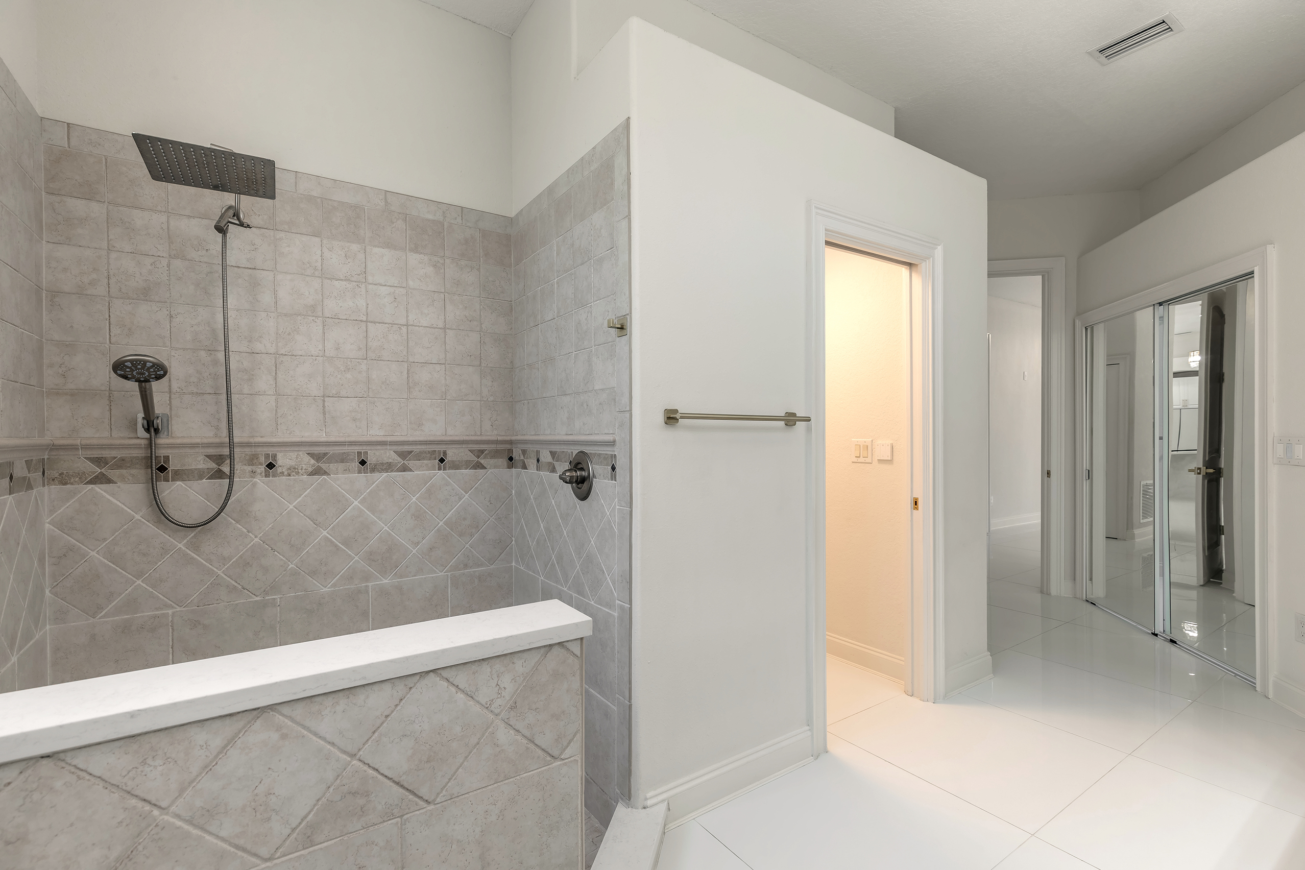 Daytona Beach, Florida, 32124, United States, 5 Bedrooms Bedrooms, ,4 BathroomsBathrooms,Residential,For Sale,2006264