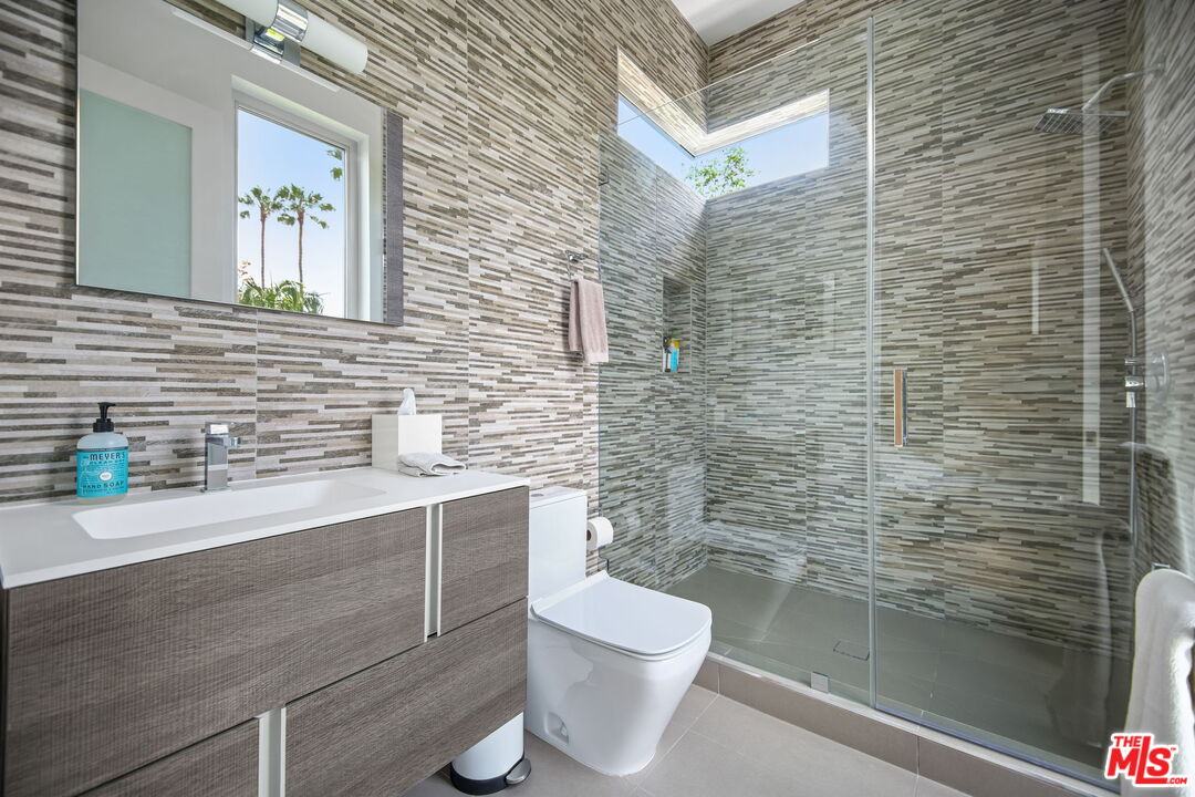 Los Angeles, California, 90046, United States, 5 Bedrooms Bedrooms, ,2 BathroomsBathrooms,Residential,For Sale,1829471