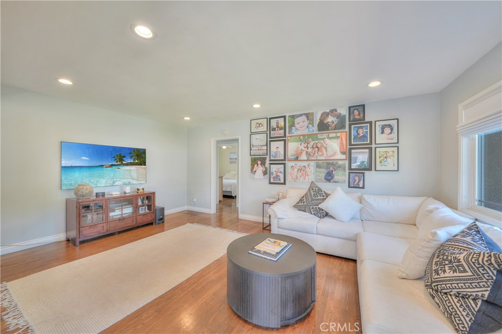 Lakewood, California, 90712, United States, 2 Bedrooms Bedrooms, ,1 BathroomBathrooms,Residential,For Sale,1933533
