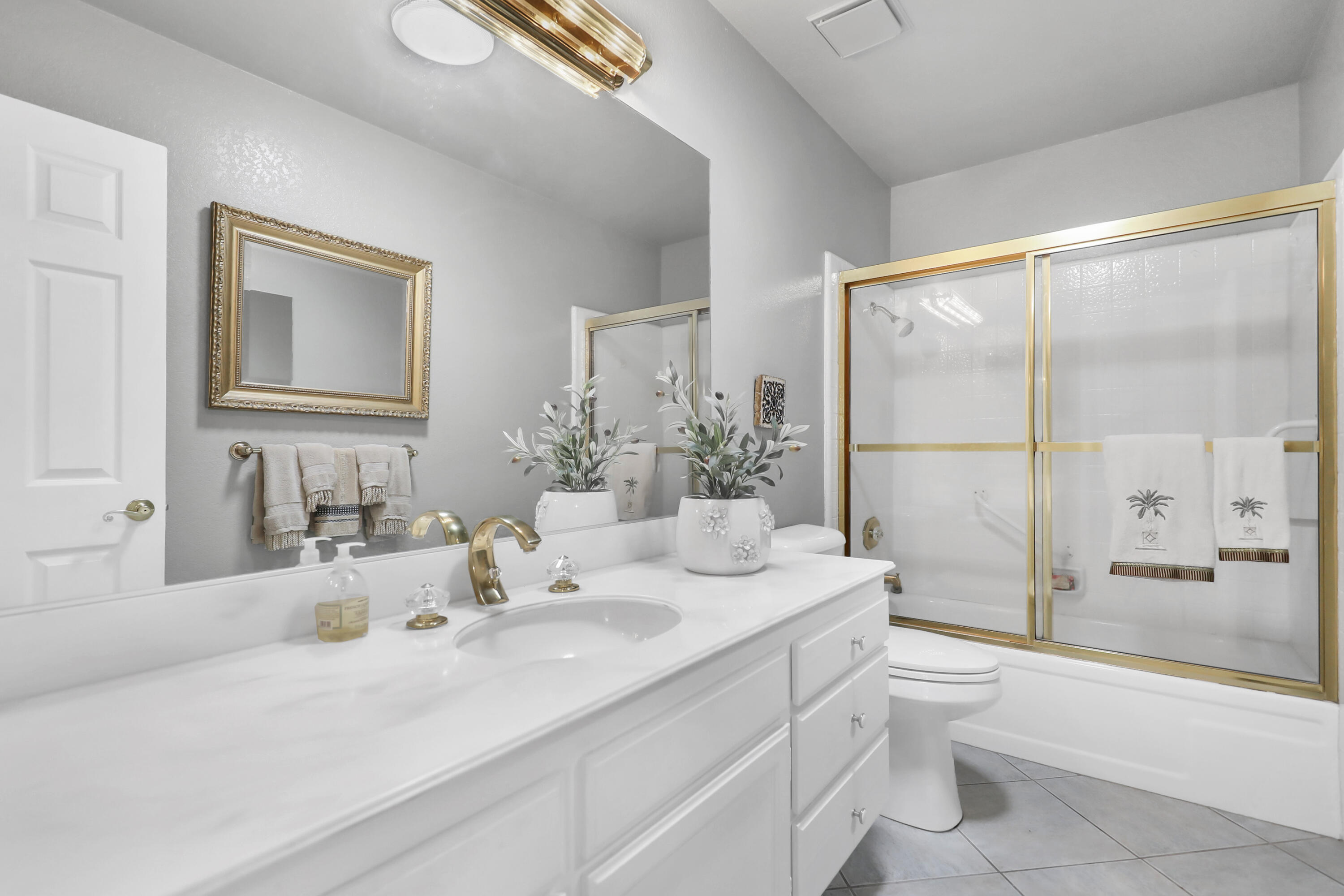 Palm Desert, California, 92260, United States, 2 Bedrooms Bedrooms, ,2 BathroomsBathrooms,Residential,For Sale,1865195