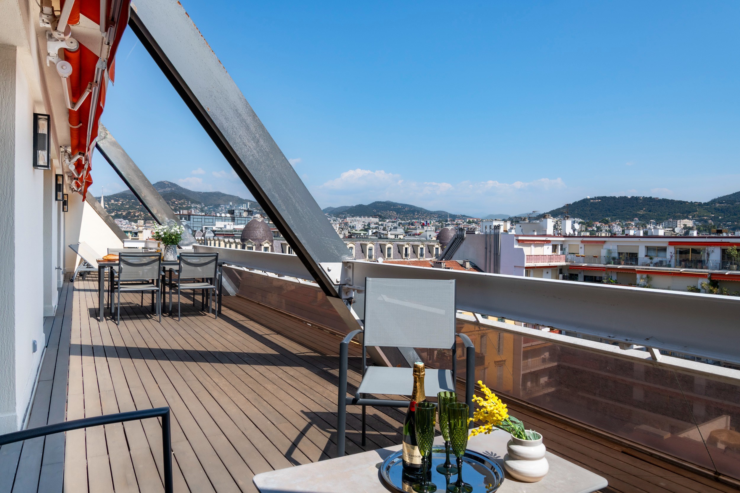  Nice Carré d’Or top floor 2 bedroom apartment with terrace and garage in luxury… - 物件實景