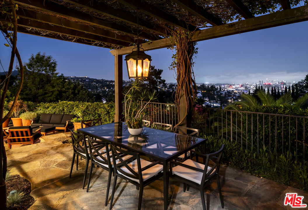 Los Angeles, California, 90068, United States, 4 Bedrooms Bedrooms, ,5 BathroomsBathrooms,Residential,For Sale,1910908