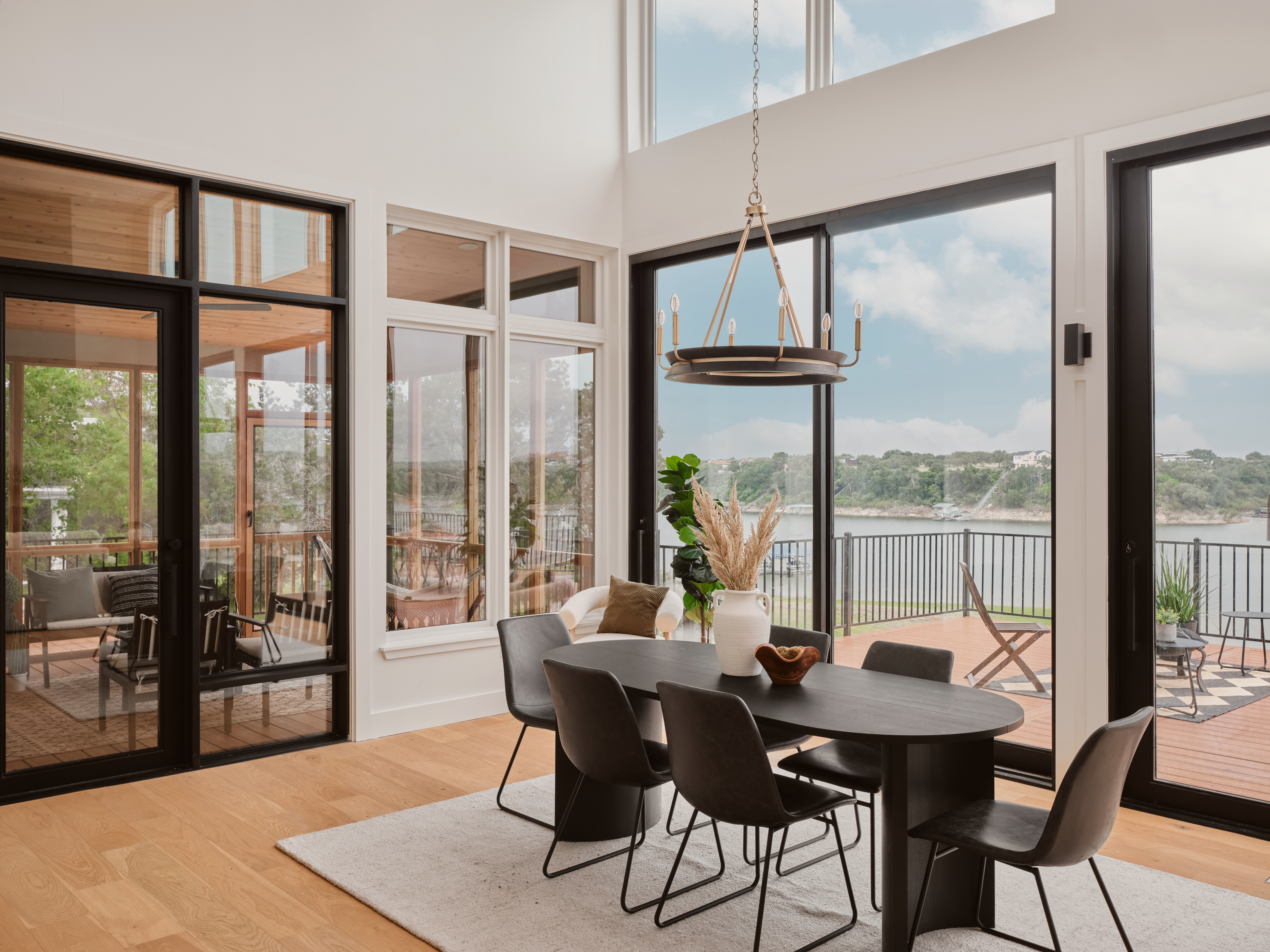  Architectural Elegance Meets Lakeside Living  25623 Singleton Dr, Marble Falls - 物件實景
