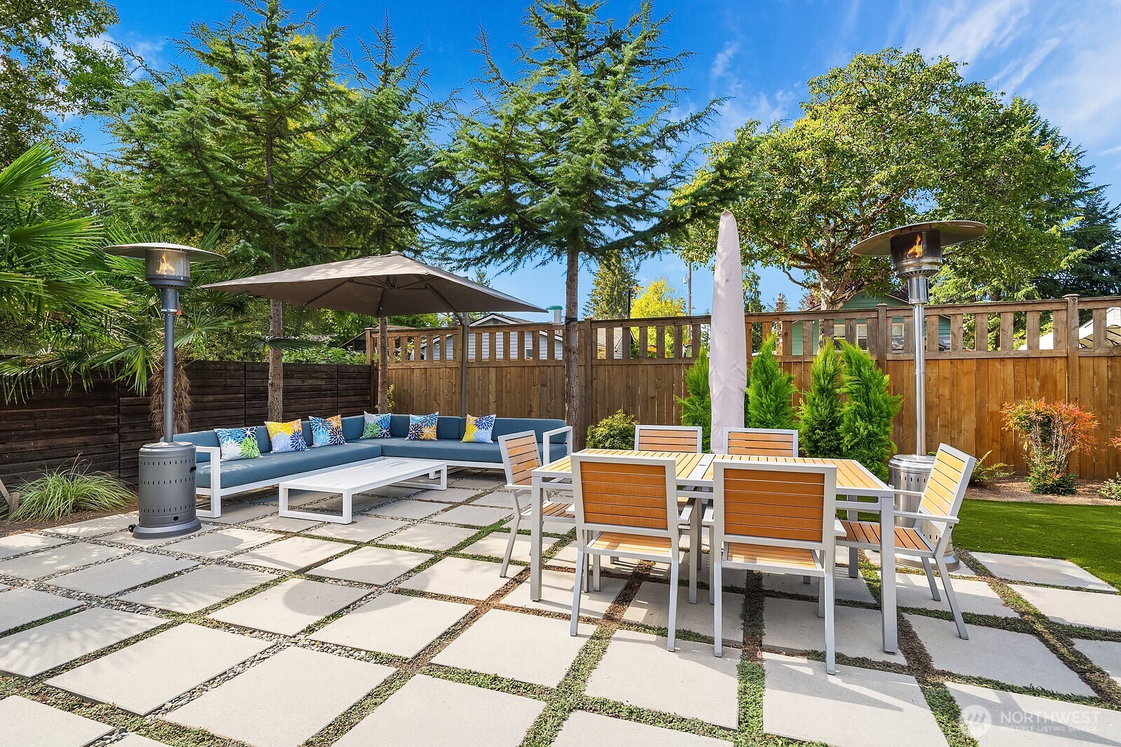 Seattle, Washington, 98125, United States, 4 Bedrooms Bedrooms, ,3 BathroomsBathrooms,Residential,For Sale,1947989